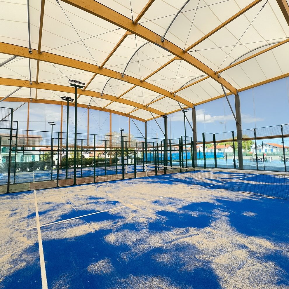 C’est OFFICIEL : les 3 terrains de Padel semi-couverts du BO Tennis & Padel sont ouverts dès aujourd’hui !
Fini les contraintes météo : à vous les parties entre amis, les matchs de compet’ ou les entraînements techniques dans des conditions optimales.
Réservez vos créneaux en ligne dès maintenant sur l’application TEN’UP.
À très bientôt sur nos terrains !
#padel #botennis #padeltennis #biarritz #biarritzolympique