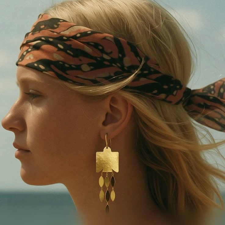 ✨Phœnix
✨ Discover our new Phœnix earrings — a subtle blend of Native American tradition and modern elegance. Bold yet refined, they add a unique touch of character to your style.
•
•
•
•
#phoenix #amerindian #earrings #jewelry #antiallergy #garantie20ans #montmartre #paris #allure #fashionstyle #bohostyle #accumulator #frenchstyle #stone #stonejewellery #eshop