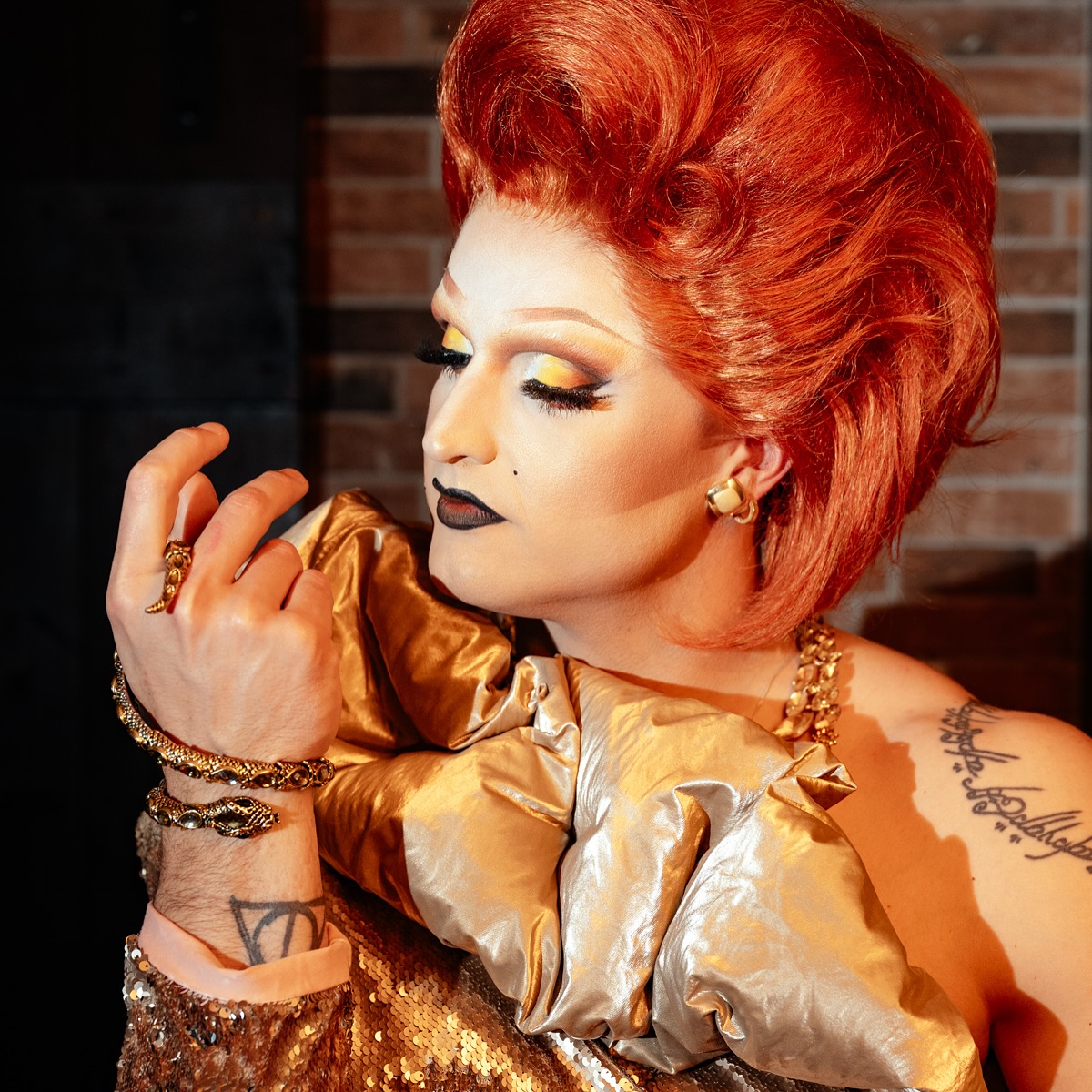 “I don’t do fashion. I am fashion.” – Karl Lagerfeld
When the sequins shine brighter than your ex and your eyeliner is sharper than their excuses — you know it’s a good night.
Lights on. Attitude up. Elegance served.
✨ #OdetteHellaGrand **
#dragexcellence #lagerfeldwisdom #fashionisart #dragqueenstyle #boldbeauty #nightofglam #queericon #makeupmasterpiece #powerpose #lgbtqglam #dragpower #fiercequeen #styledrama**
Picture by @steve_w_grams