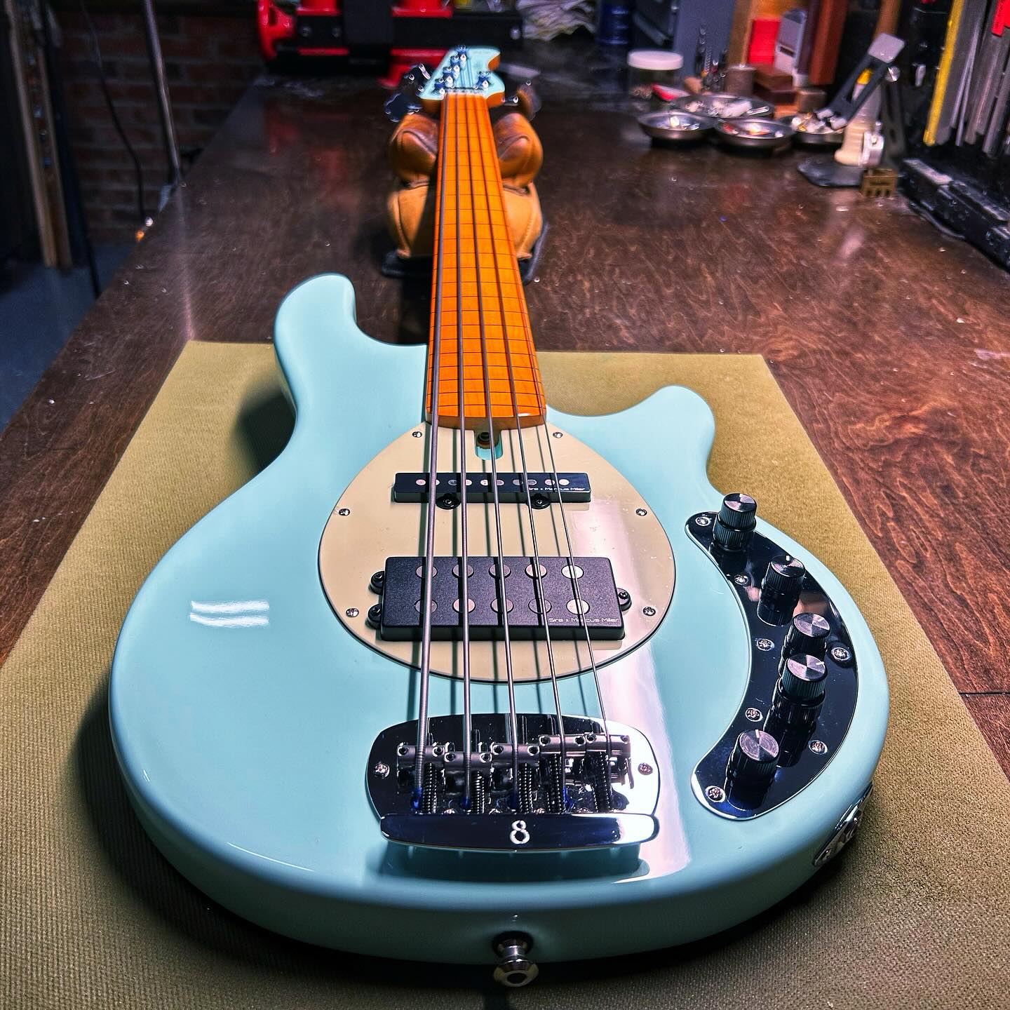 These Marcus Miller basses never disappoint! This 5-string fretless belongs in a museum ๐ผ๏ธ๐จ๐๏ธ
#guitarrepair #guitartech #fretlessbass #marcusmiller #apexnc #hollyspringsnc #raleigh