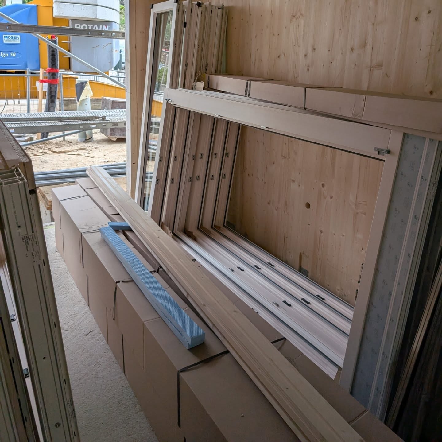 Ein wunderschöner Frühlingstag und richtig gute Fenster vom @gross_fenster_tueren!
Endlich wieder Holz-Alu Fenster in der Hand