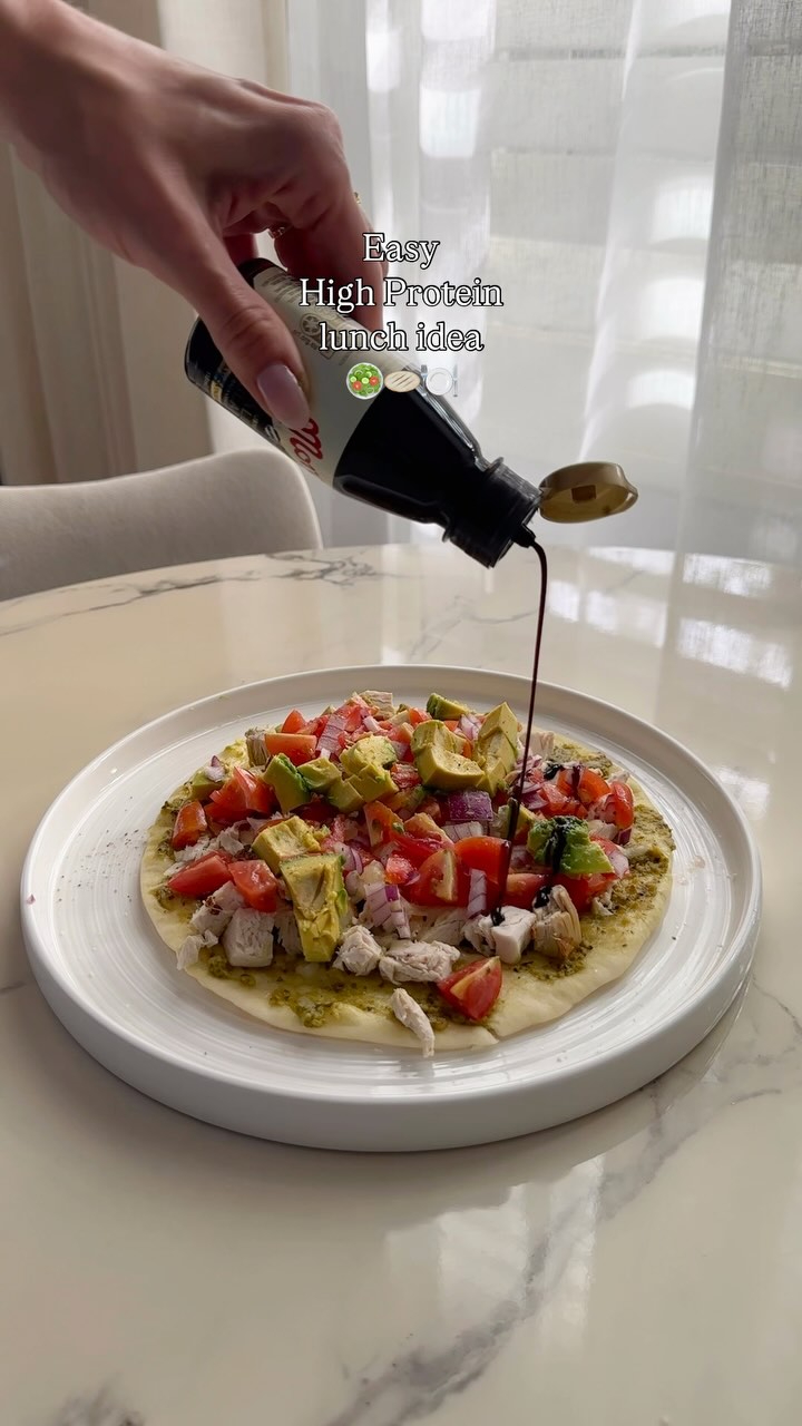 Pesto chicken on souvlaki bread 🫓✨
It’s so good and so easy to make!
This is a super balanced, high-protein meal, perfect post-workout or as a solid lunch.
* Season the chicken with salt, pepper & paprika and air fry for 15-18 minutes until cooked through
*Top the Souvlaki bread with pesto & shredded cooked chicken, add the cheese and oven or microwave cook for 3-5 minutes until melted
* Cut the tomato & red onion and add to the bread
* Cut avo and add to the bread
* Drizzle with the balsamic
Calories: ~732 kcal
Protein: ~66.8g
Carbs: ~38g
Fat: ~30.6g
#highproteinmeals #highproteinrecipes #highproteinlunch #highproteinlunchideas #highproteinmealidea