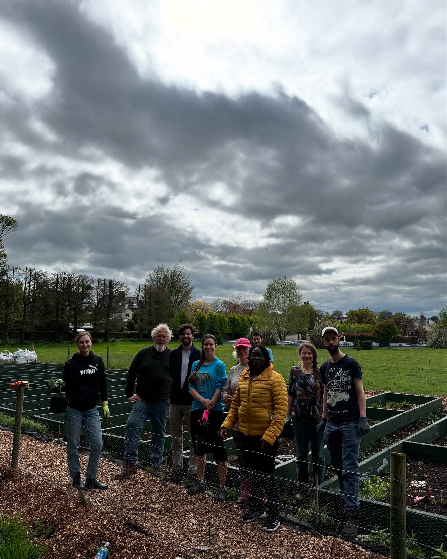 Big thanks to our amazing volunteers who brought energy, smiles, and helping hands to the garden! From weeding and watering to painting the beds, every effort helps this space grow—not just with plants, but with community spirit.
#VolunteerDay #CommunityGarden #TogetherWeGrow #GardenLove #greenteam