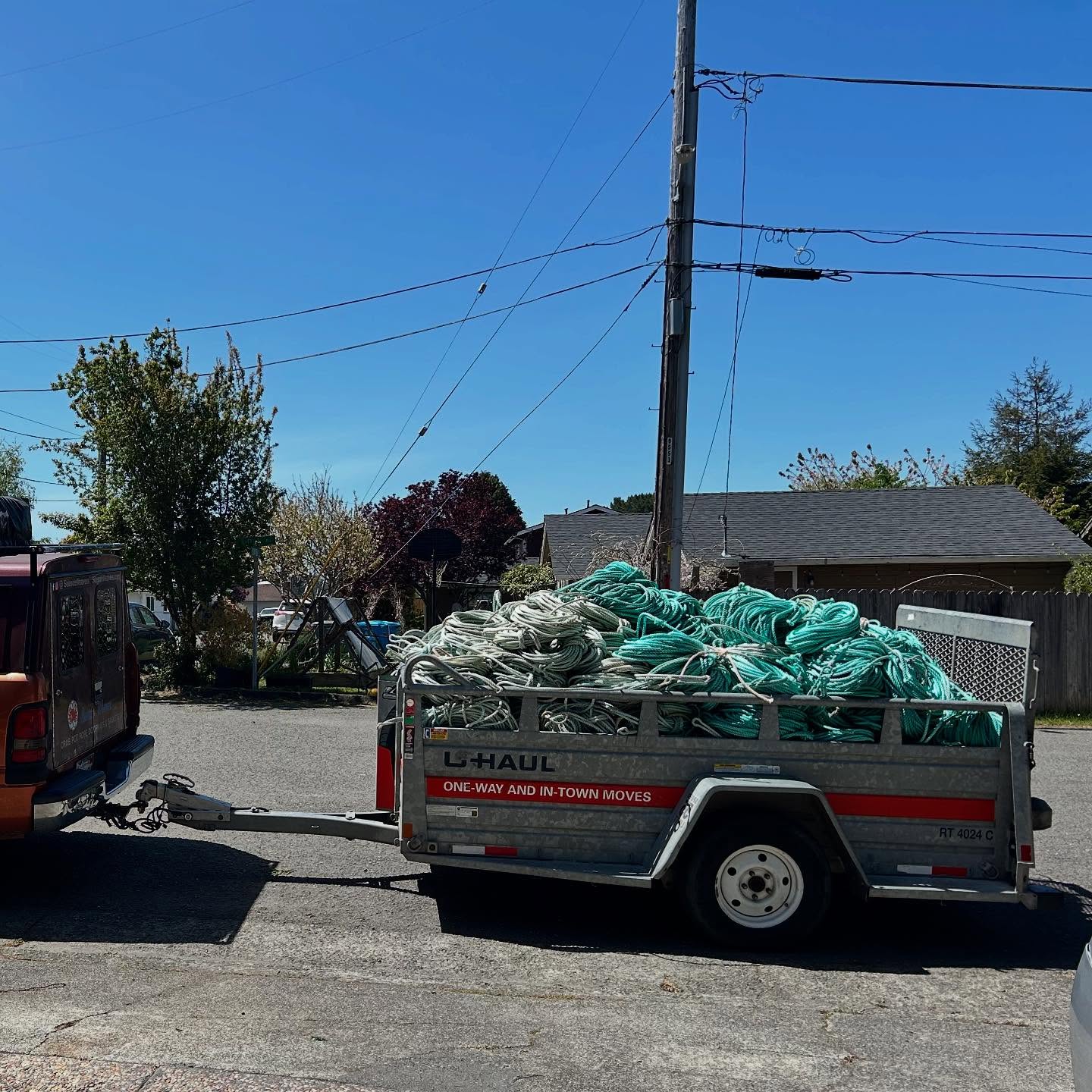 A huge shout out to Jasen from the F/V Nanbellis Jo in Eureka … he just donated FOUR of these trailer loads of rope to our little Seaside Weavers doormat making operation!
That’s about 32 MILES of rope or Four and a Half TONS.
And while we’re at it, thank you to our gracious neighbors who are letting us store said rope in their open lot.
Let the weaving begin!