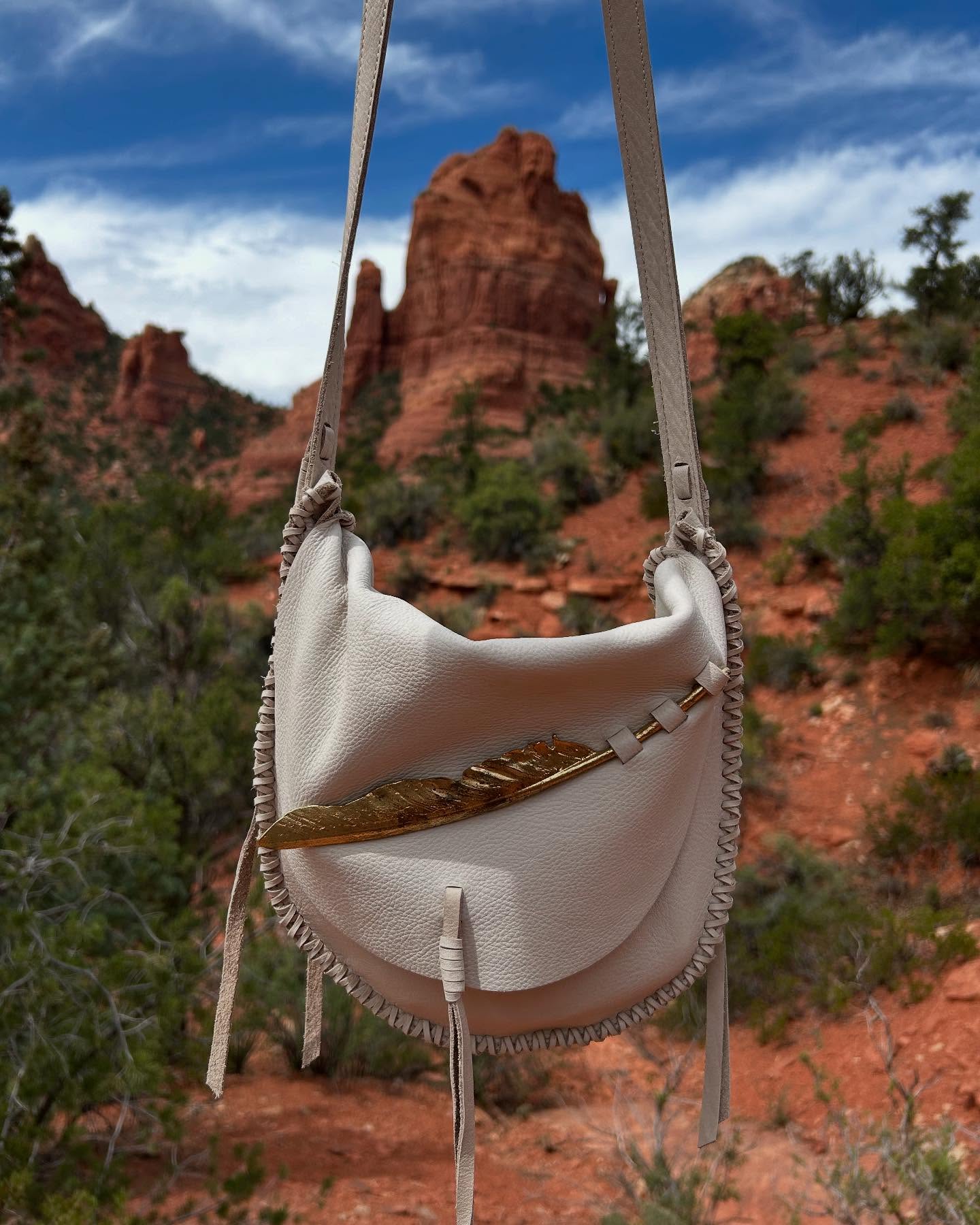 ✨Little Wing ✨ fly on #rockandstone #travel #sedona #arizona #feather