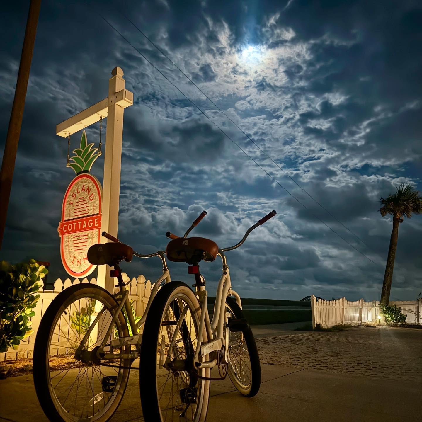 Welcome 15 Moonlight, ocean breeze, and two wheels—our complimentary cruiser bikes are perfect for an evening ride under the stars.
#islandcottageinn #visitflagler #flaglerbeach #summertravel #travel #traveldestination #traveldestinations #beach #beachvacation #boutiquehotel #floridabeach #instatravel #instatraveling #travelphotography #oceanside #seaside #travelgram #boutiquehotels #sunnyday #beachvibes #bikeride #spring #springescape