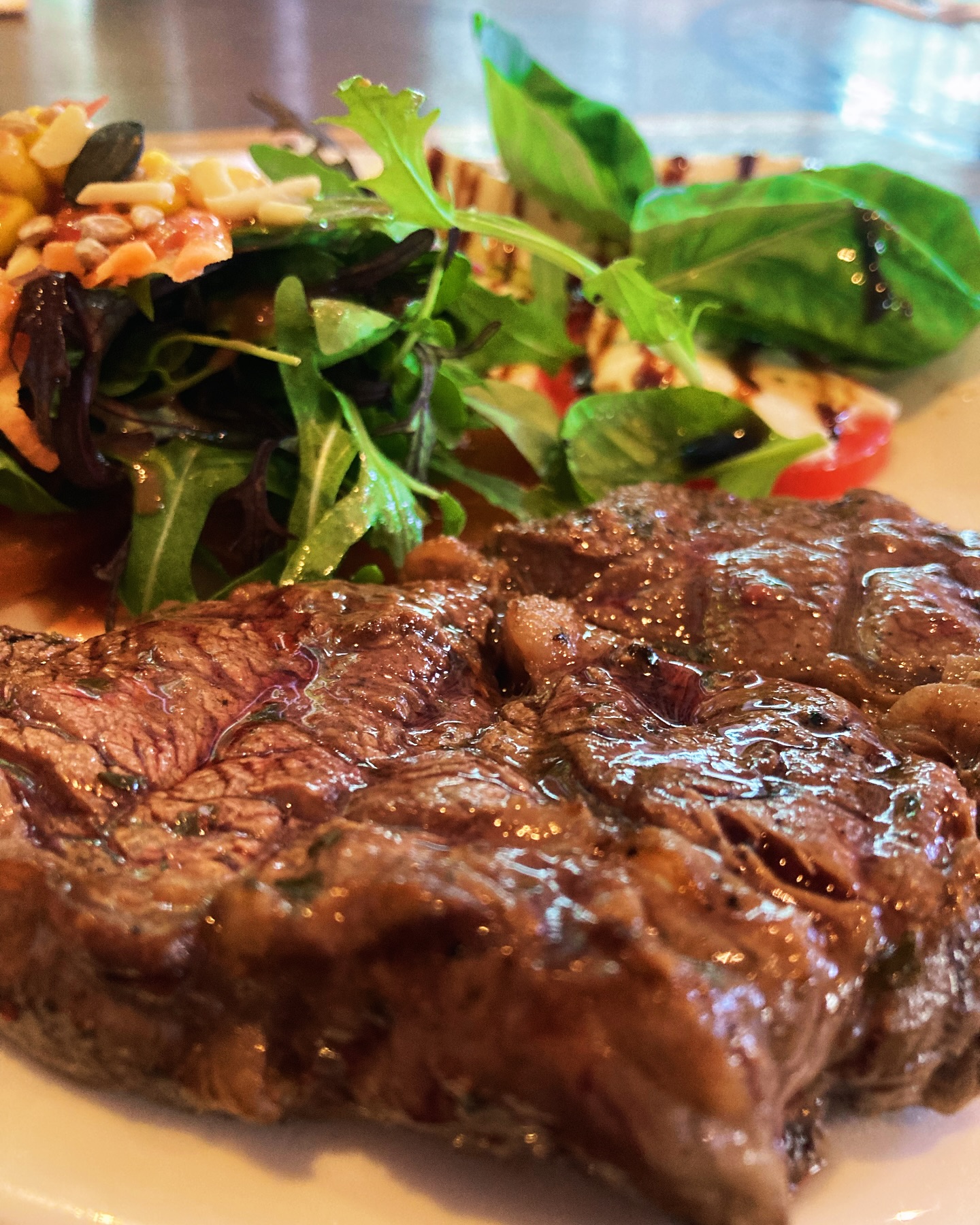 Argentinische Grillköstlichkeiten zum selber zusammenstellen!
Wähle deine Lieblingsstücke und freue dich auf ein entspanntes Mittag- oder Abendessen!
.
.
.
#chequelomo #dinner #lunch #argentina #suiza #parrilla #carbon #basel #foodlover #baselswitzerland #gastronomia #restaurant