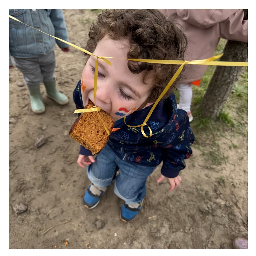 LEUSDEN
Koningsspelen was weer een succes! 🧡
Allemaal leuke spelletjes gedaan zoals hinkelen, blik gooien en koek happen. 🇱🇺