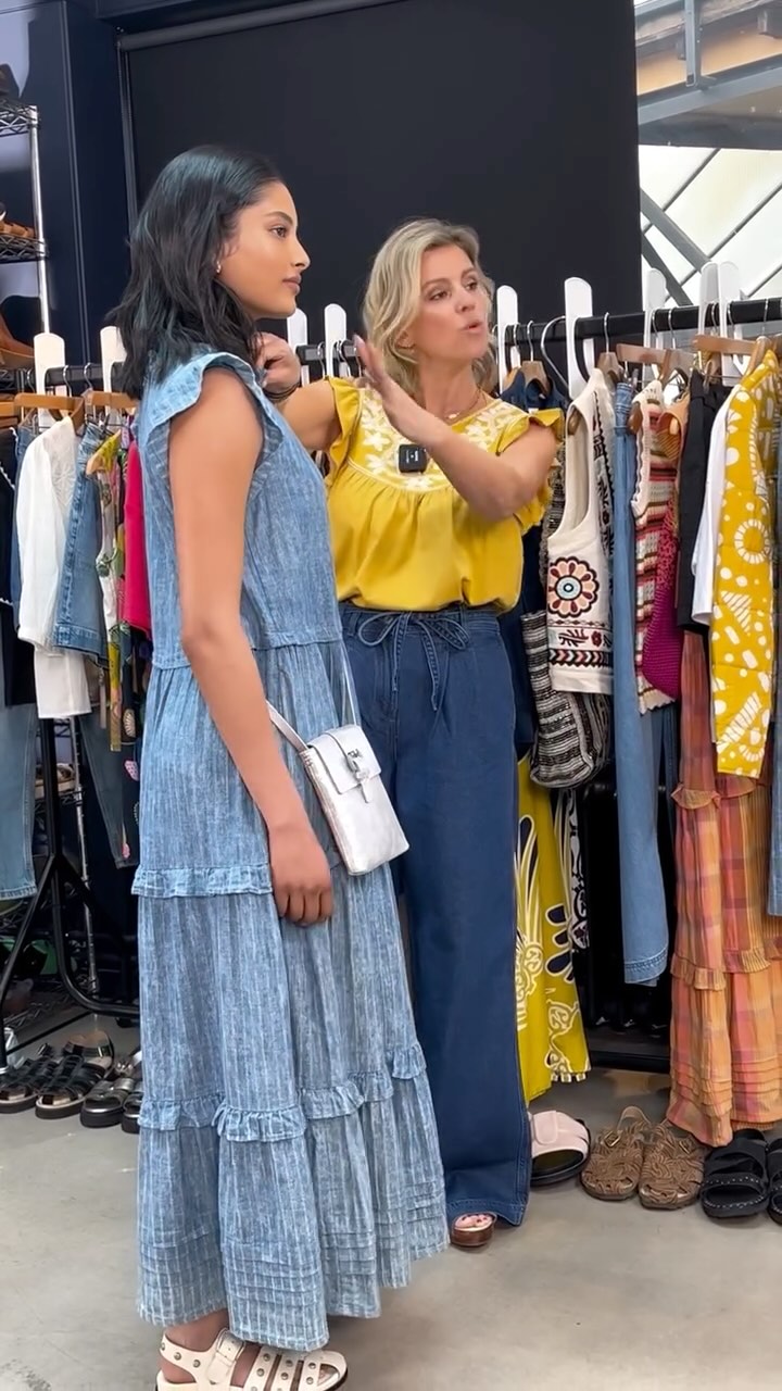 A little behind the scenes peak of my wonderful day working with @whitestuffuk filming their stunning spring summer collections ❤️
Thank you to the fabulous @zahra.redgrave for doing my hair and make up and totally transforming me! 🥰 And to @vaibhavilath and the whole team for being joy to work with ☺️
#bts #behindthescenes #studiolife #presenter #stylist #fashionpresenter #ilovemyjob