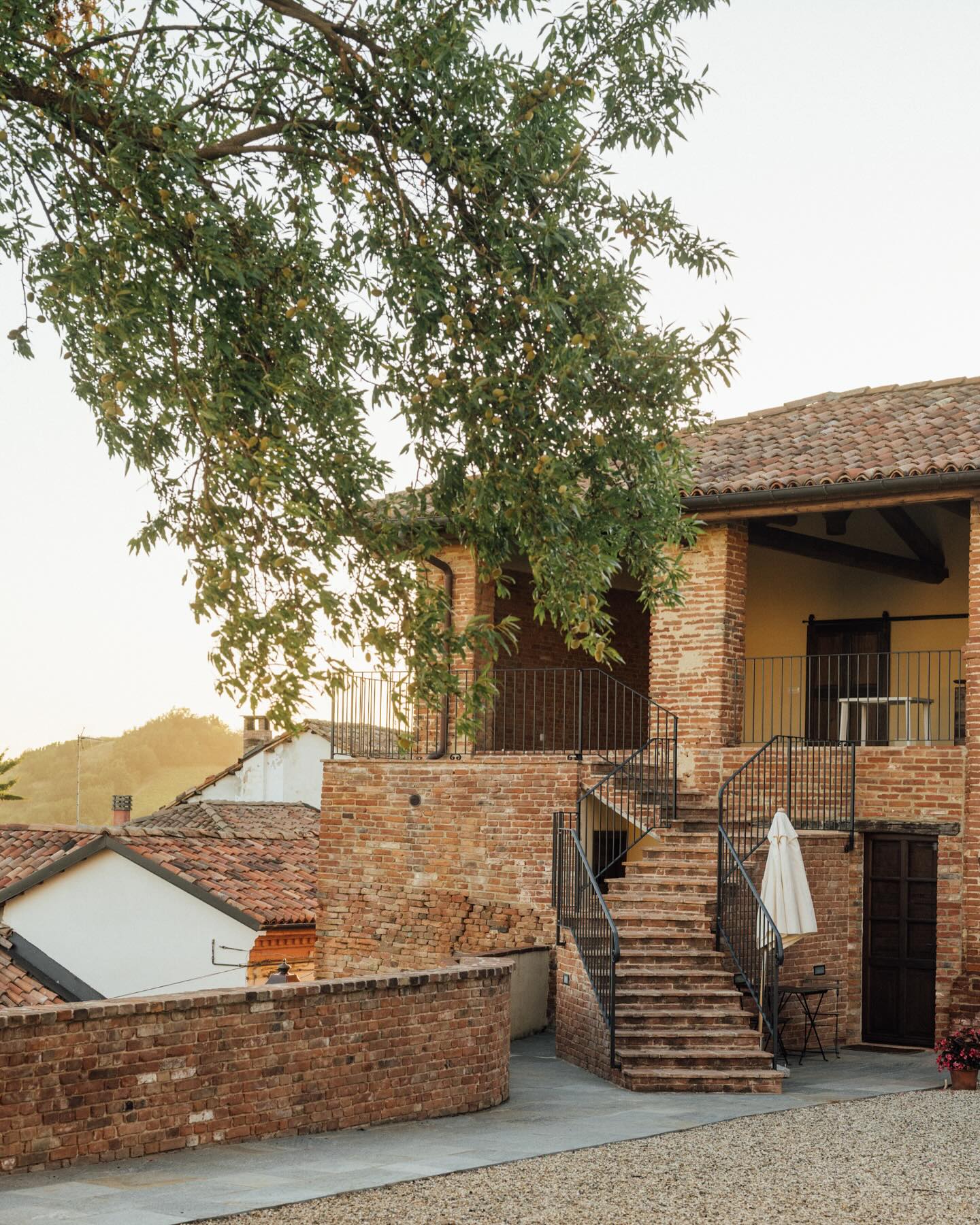 The days are getting longer, the sun warmer – summer is almost here! 🌞 The 2025 season has started off great, and we’re excited for what’s to come 🇮🇹
•
•
•
#castellodivaglio #piemonte #piedmont #summer #sun #italy #vacation #weddingvenues #italianwedding