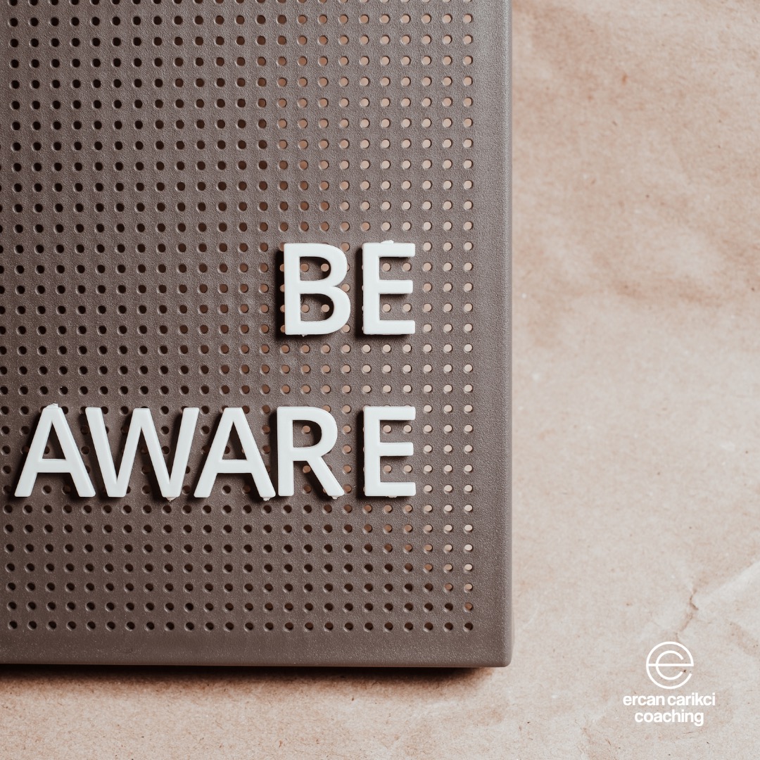 Awareness-Arbeit ist kein Betriebsrat light.
Sie folgt einem anderen Anspruch und einer anderen Haltung. Während der Betriebsrat rechtlich verankert ist und kollektive Interessen vertritt, steht bei Awareness der Schutz einzelner im Mittelpunkt – parteilich, solidarisch, beziehungsorientiert. Awareness-Personen greifen ein, wo Strukturen übersehen, wo Sprache verletzt und wo Verhalten ausschließt. Ihre Arbeit ist freiwillig, vertraulich und nah an den Menschen, nicht an Paragrafen. Beide Rollen sind wichtig – aber sie wirken auf unterschiedlichen Ebenen. Und genau darin liegt ihre Kraft.
#AwarenessArbeit #ParteilichkeitStärken #SchutzräumeSchaffen #NichtNeutral #StrukturenVerändern #SolidarischHandeln #BetriebsratIstNichtAwareness
Awareness work is not a softer version of the workers’ council.
It follows a different mission and a different mindset. While the workers’ council is legally anchored and speaks for collective rights, awareness focuses on protecting individuals – with solidarity, relationship, and clear alignment with those affected. Awareness teams step in where structures fail, where language harms, and where behavior excludes. Their work is voluntary, confidential, and people-centered – not rule-driven. Both roles matter, but they operate on different levels. That’s exactly where their strength lies.
#AwarenessWork #ChooseSides #CreateSaferSpaces #NotNeutral #ChangeStructures #ActInSolidarity #AwarenessIsNotHR
👉 Du willst mehr über Awareness lernen oder selbst aktiv werden? Check unsere Ausbildung & Materialien.
www.AntiRassismusTrainer.de