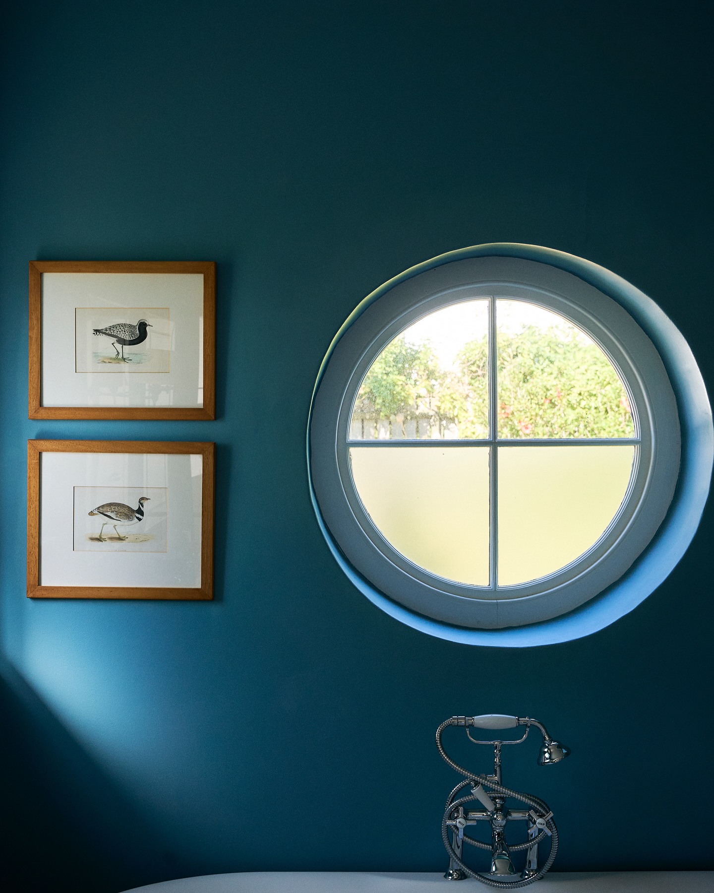 Where art meets serenity - this beautiful bathroom is flooded with natural light and filled with inspiration.
@victorianbathrooms @dominictouwen
📷 Orchard Cottage Six Bathroom
.
.
.
#lacotte #lacottefarm
#franschhoek #franschhoeklife
#luxury #bathroom #art #instamood