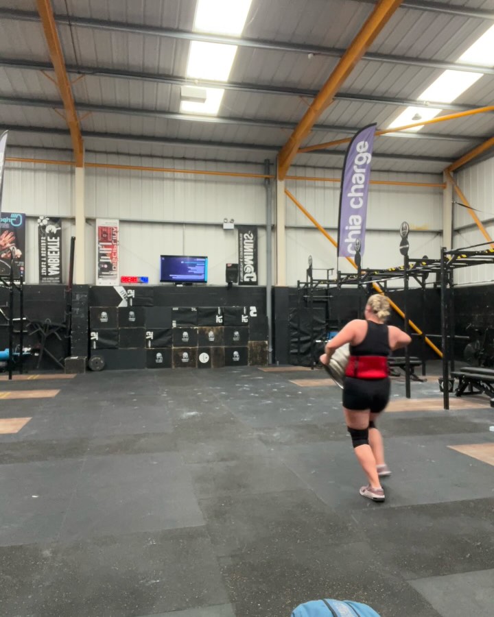 Good sunny Saturday sesh 🔥🔥
Coach @katie.strongwoman