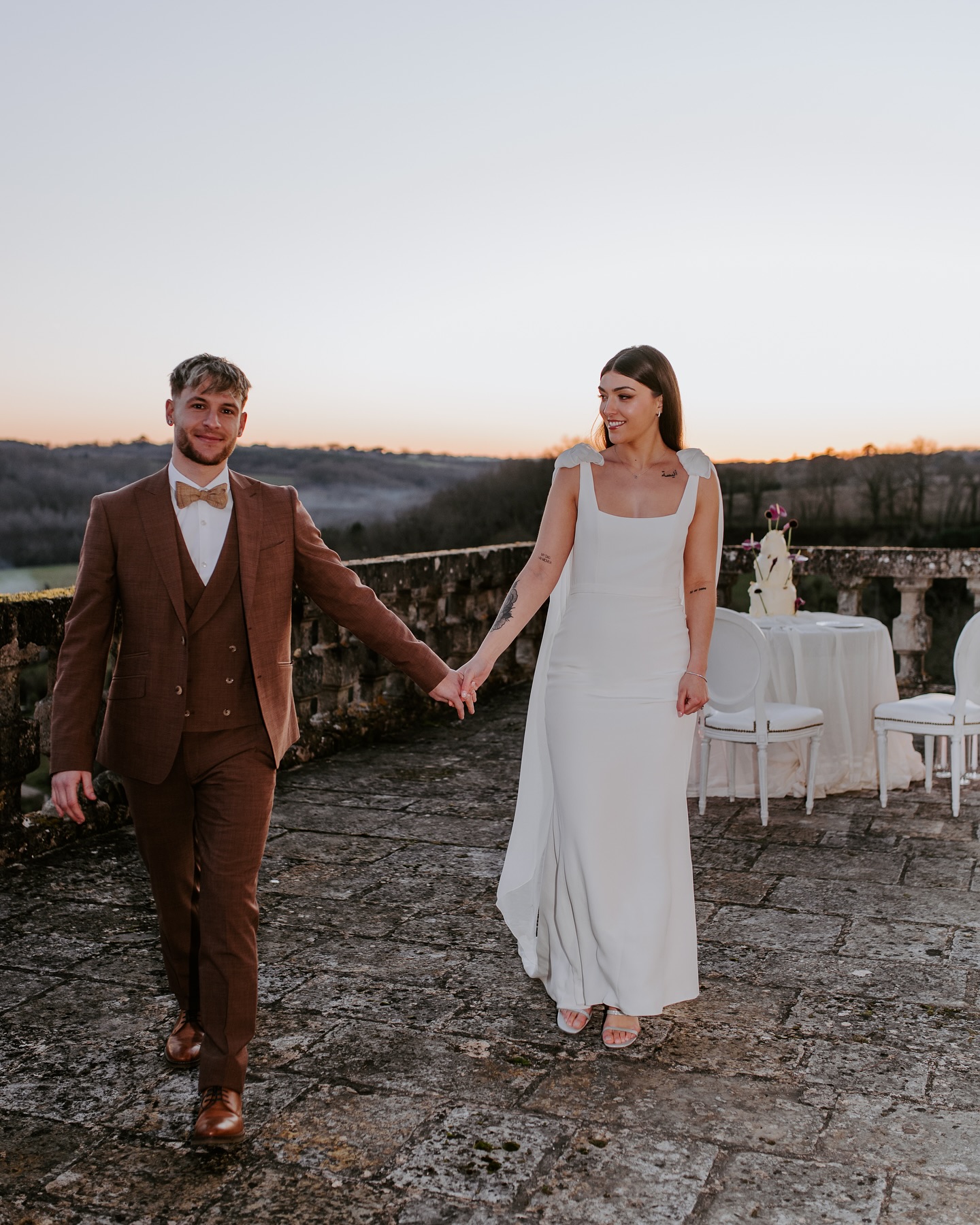 Yes, your cake is also part of your story ! Thoughtfully designed to say a little more about you, it also marks the start of the party ๐ค
๐ซ๐ท
Et oui, votre gรขteau fait aussi partie de votre histoire ! Pensรฉ pour en dire un peu plus sur vous, il marque รฉgalement le dรฉbut de la soirรฉe ๐ค
Team du love :
Planner @sun_day_wedding
Venue @chateaudepoudenas
Photographer @blondieconfettis
Videographer @jp_rabier
Decor furnitures @cocotteetcoquette
Floral design @lesrenouees.floral
Cake design @bonjour.gateau
MUA @marieguerlainmua
Hairstyle @arrowkihair
Stationery @le_studio_kolibri
Dress @ana_des_cabanasses
Suit @latelier5_bordeaux
Jewels @celinni_diamant_bordeaux
Lovebirds @romainescarpit @shania_lair
#weddinginfrance #frenchwedding #bridetobe #weddingcastle #weddingbordeaux #monumenthistorique #frenchweddingcake #weddingcake