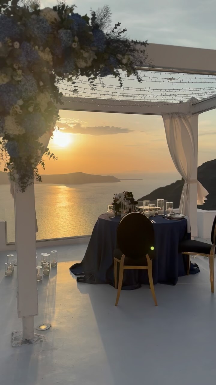 Always taking care of the smallest details under the stress free mind 🌜 do you want to see the result of this beautiful celestial themed wedding ? #europewedding#destinationwedding#greecewedding#santoriniweddingplanner#destinationweddingplanner#celestialtheme#