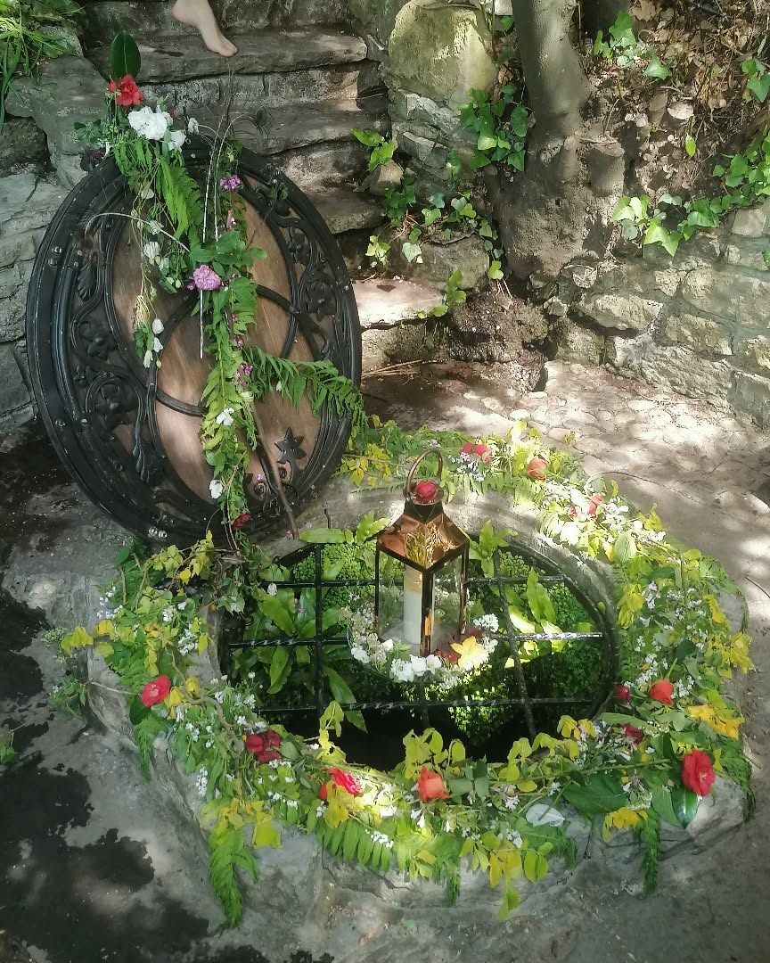 Happy Beltaine ftom Glastonbury Sacred Chalice Well folks...
Wishing us all purity, innocence & JOY!