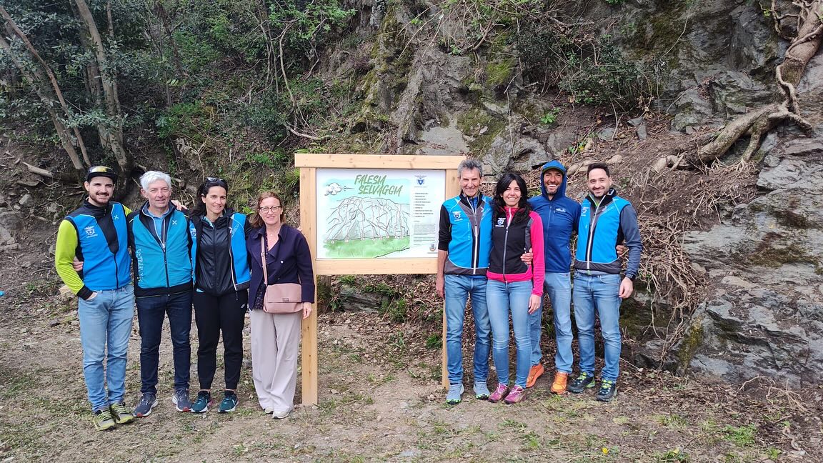 Falesia Selvaggia 🧗🏻♂️
Sabato 12.04.2025 abbiamo inaugurato la nuova Falesia Selvaggia 🤩
Grazie al sindaco di Colico Monica Gilardi per essere intervenuta, ai proprietari della parete per la disponibilità, all’amico e Guida Alpina Rossano Libera per averla pulita e attrezzata, al nostro Presidente Valerio per la costante presenza e voglia di fare e a tutti i nostri soci Cai volontari che si sono adoperati per poter inaugurare la falesia in così poco tempo.
La trovate a pochi metri dall’imbocco del Sentiero Valtellina dopo la spiaggia Ontano di Colico.
Per info: www.caicolico.it/attività/arrampicata
Venite a provarla!