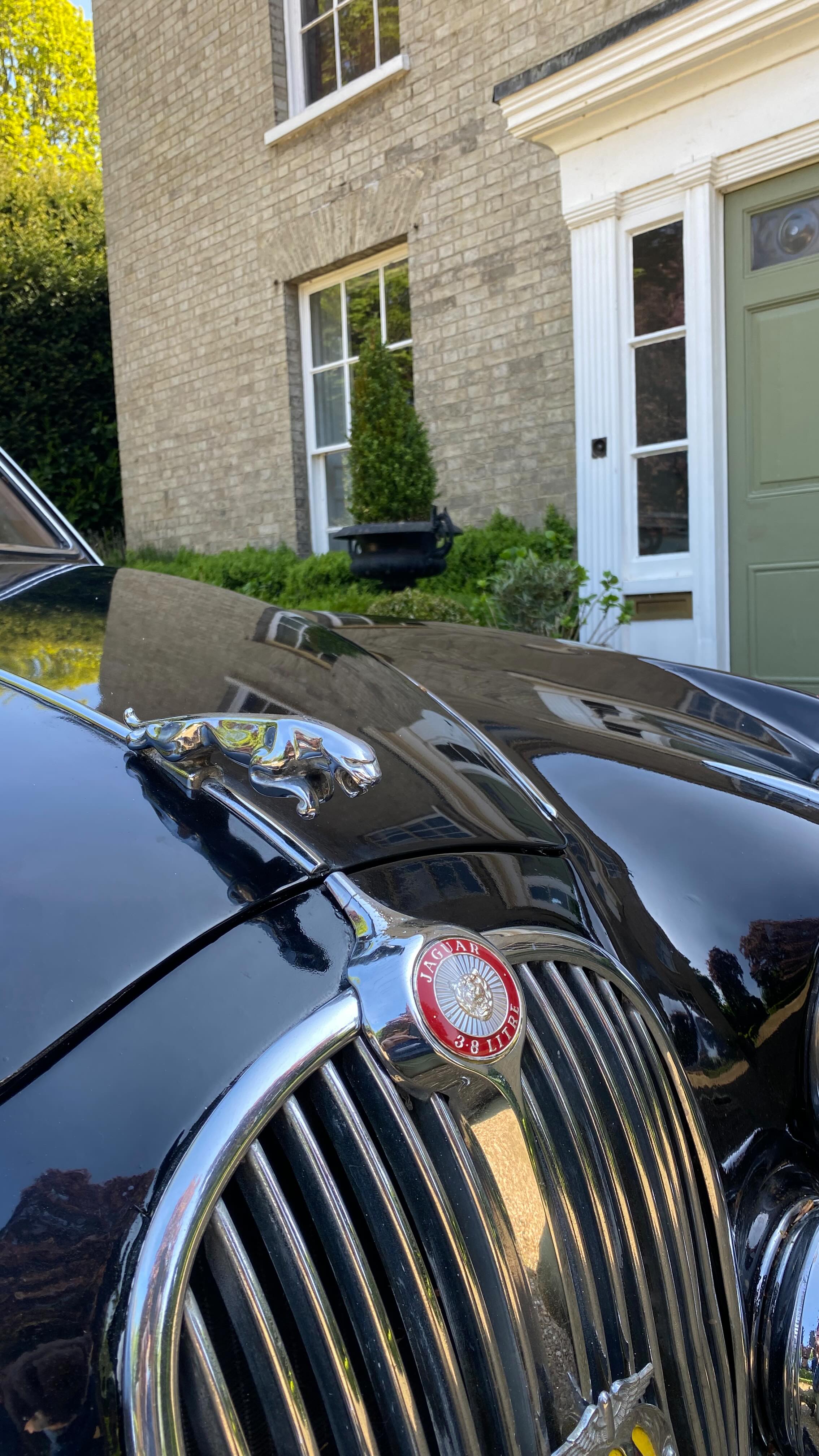 Beginning to use the Jaguar MK2 as the everyday car now the sun is out…
#jaguarmk2 #classiccars