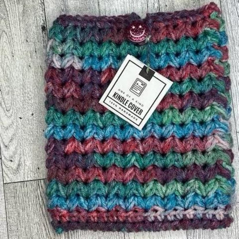 If you love taking your kindle or ereader with you on the go then you need to check out these sleeves! Perfect for protecting and preventing scratches, these come in fun colors with cute buttons so it stays securely inside.
https://encydesigns.etsy.com/listing/1838379533
#booktok #readingcommunity #kindlesleeve