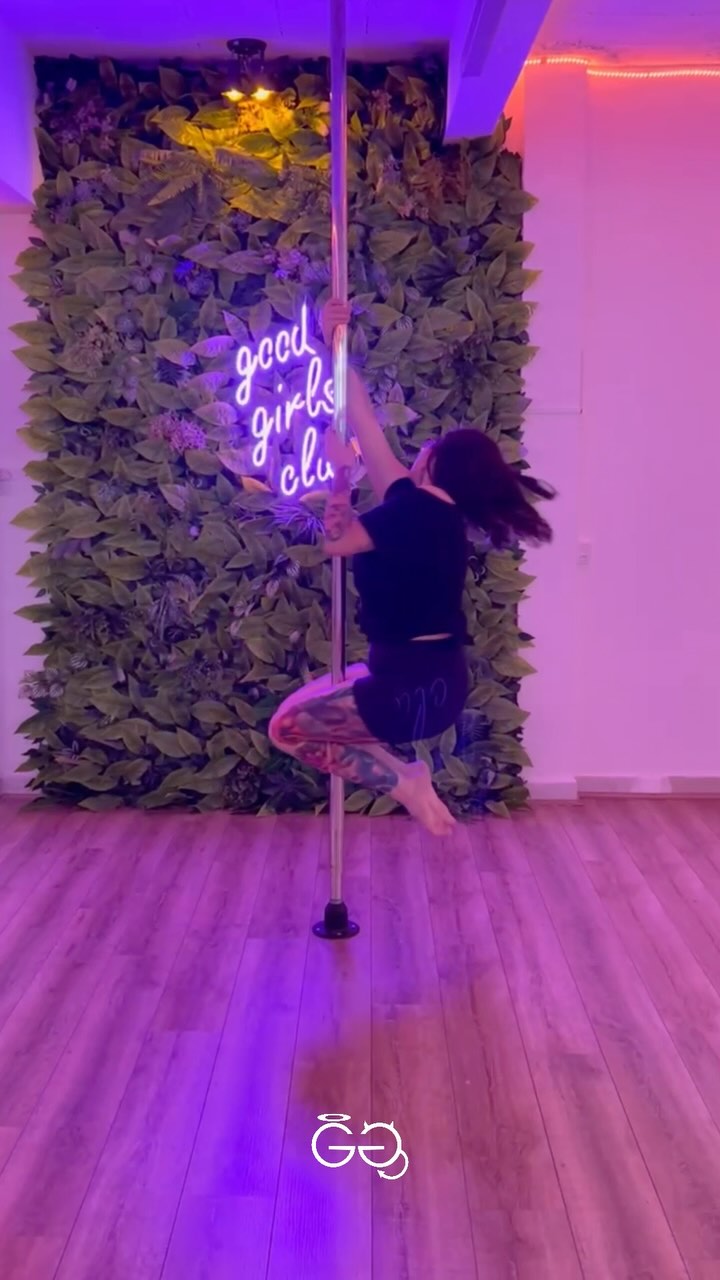 ✨ Vem conferir tudo que você vai aprender na sua primeira aula junto com a prof @schneiderpoledance 💖 Incrível, né? Manda uma mensagem pra gente e vem fazer parte do CLÃ! 😍
.
.
.
.
#poledanceguaruja #poledance #poledancemotivation #fitness #baixadasantista013