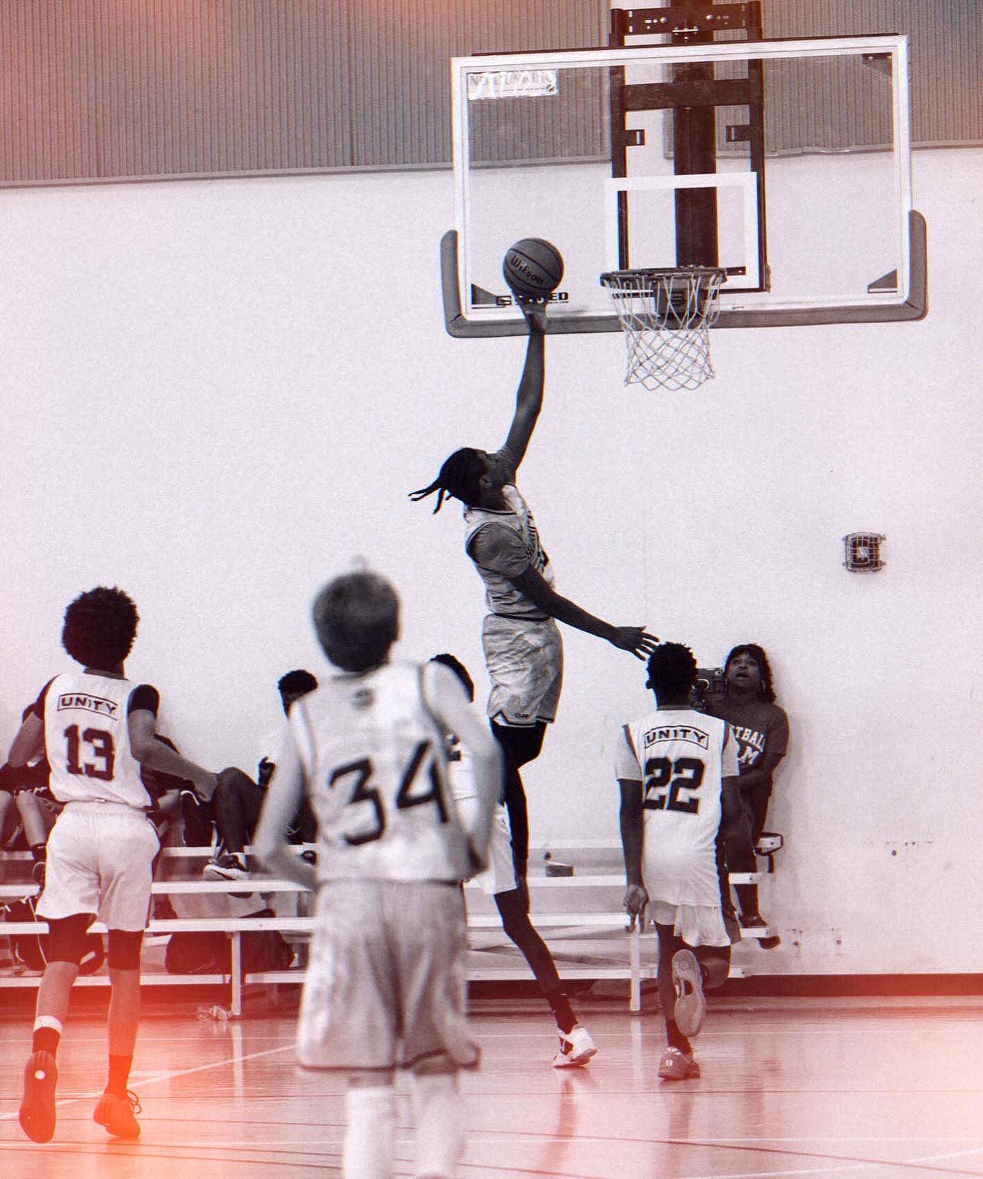 Yessir! That is our very own Denzel building up to those dunks! 💪🏼
📸: @floridayboa