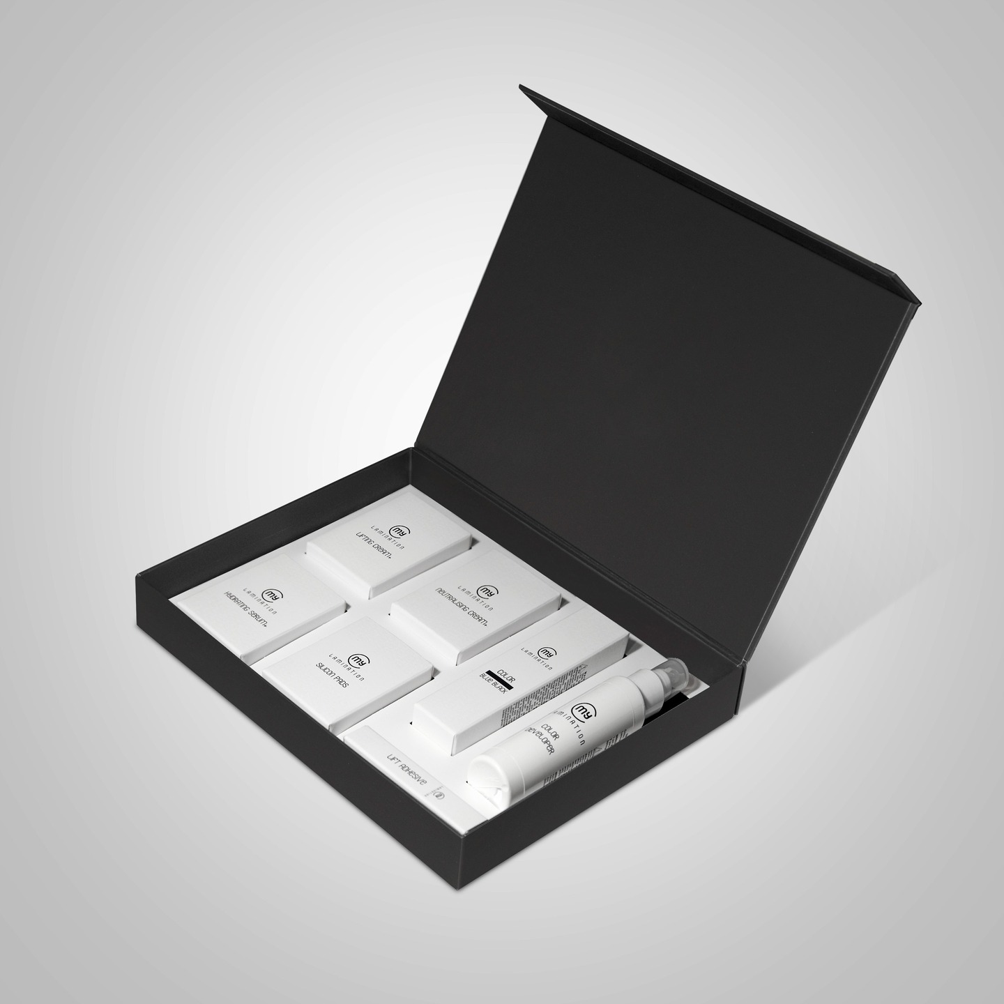 My Lamination Kit Lash er et fullt sett av alt du trenger for å utføre en vippeløft.
#mylamination #lashlifting #lasheslove #lashgamestrong #laminationlove #laminationpro #lashgoals #beautytools