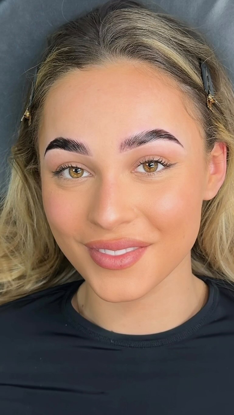 xoxo brow baby💓
#BrowLift #BrowLamination #PowderBrows #BrowsOnFleek #FluffyBrows #FaceFramingBrows #BrowGoals #BrowArt #BrowTransformation #LashLift #LashLover #LashAndBrow #BaddieBrows #BeautyReels #GlowUp #TrendingNow #InstaGlow #NaturalBeauty #BeforeAndAfter #amsterdam #amstelveen