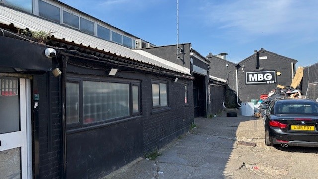 New Instruction!!
Self-Contained Industrial Premises With Parking.
280 Alma Road, Enfield, EN3 7BB
Comprises an end-of-terrace Industrial warehouse unit forming part of a larger estate, arranged on ground, first and mezzanine levels, each floor being mainly open plan. The premises benefit from a roller shutter loading door, together with parking for up to 3 cars. The premises would ideally suit a leisure use as it was previously used as a gym.
8,696 Sqft (807.8 Sqm)
To Let
