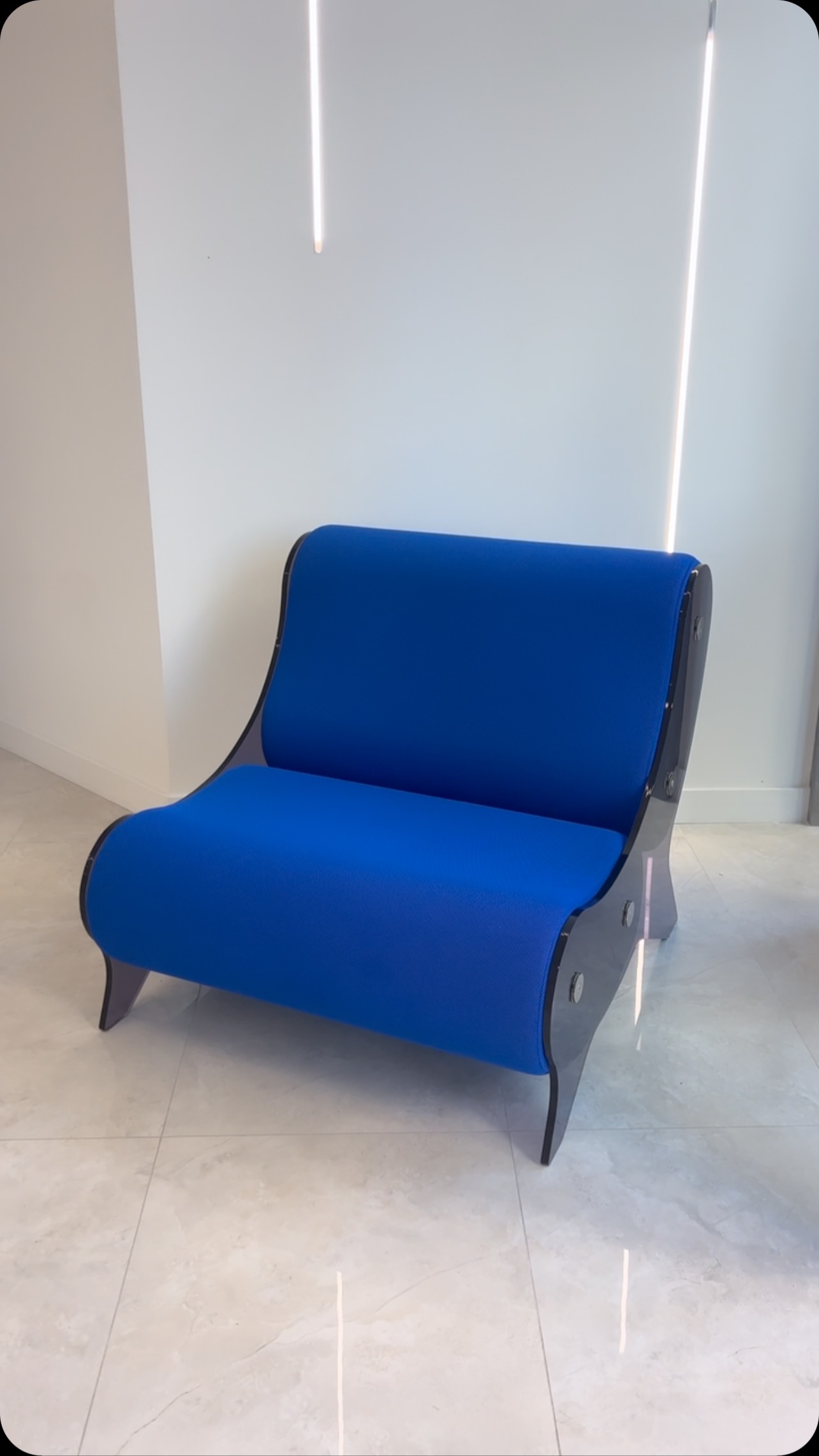 Collaboration avec le designer Santini pour la fabrication de ce magnifique fauteuil de la collection KUUMO
Intérieur/extérieur
#CollaborationExclusive #Design #Fauteuil #plexi #plexiazur #collection #designer #artisanat