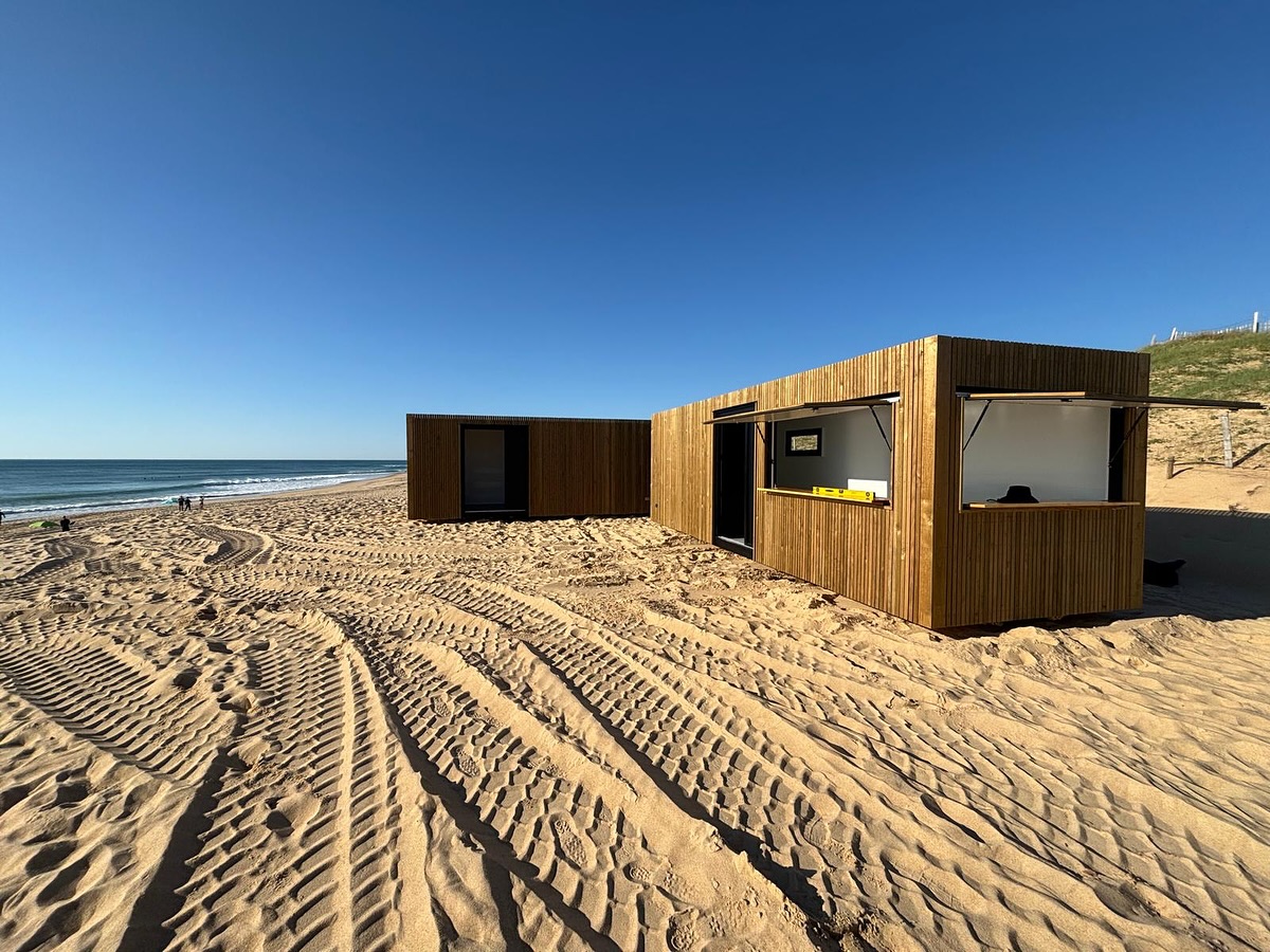 Notre cabane fait peau neuve ! Nouveau design, nouvelle ambiance… et toujours la même passion pour le surf. L’ouverture approche à grands pas, on a hâte de vous retrouver sur les vagues !!🌊🏄♂️🌞
#ecoledesurf #hossegor #fun&progression #surf