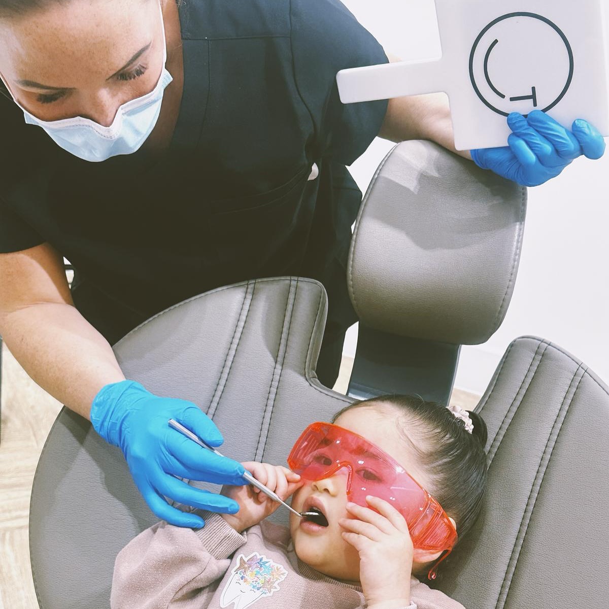 Children’s Easter at Teeth by Teki 🐣 💙
.
.
If you’ve had Composite Bonding at Teeth by Teki, ask one of the team next time you are in about our next kids event 🫶🏽
.
.
Prevention is so important at this age 💫
.
.
Special thank you to @pwr_pr @table_stories_london @wildbutterflyballoons
