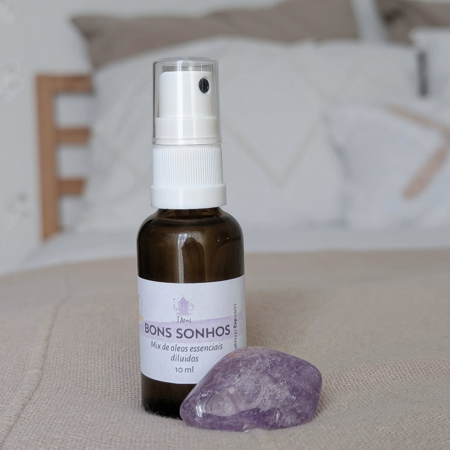 Spray bons sonhos 💤💤🫠
Perfeito para uma noite tranquila 🌌
Contém óleos de valeriana, bergamota, lavanda, camomila, neroli e jasmim diluídos e prontos a usar com um aroma doce, suave e relaxante
Permite relaxar e estimula a produção natural de melatonina, permitindo adormecer mais facilmente e ter um sono reparador.
Semanalmente e sempre que mudares os lençóis coloca o spray nas fronhas
Contém 30ml e pode ser usado em crianças ✨
Agora incluído também na Magic box ✨ Bons Sonhos 💤
Disponível na tua loja favorita 🥰 www.jami.pt
#aromaterapia #bonssonhos #insonia #bemestar #ansiedade #naturalliving #curanatural #naturopatía #oleoessencial #homeopatia #remedionatural #medicinanatural #lifestyle #vegan #saudavel #natural #lojadecristais #reiki #tratamentonatural #dormir #autocura #oleosessenciais #harmonia #zen