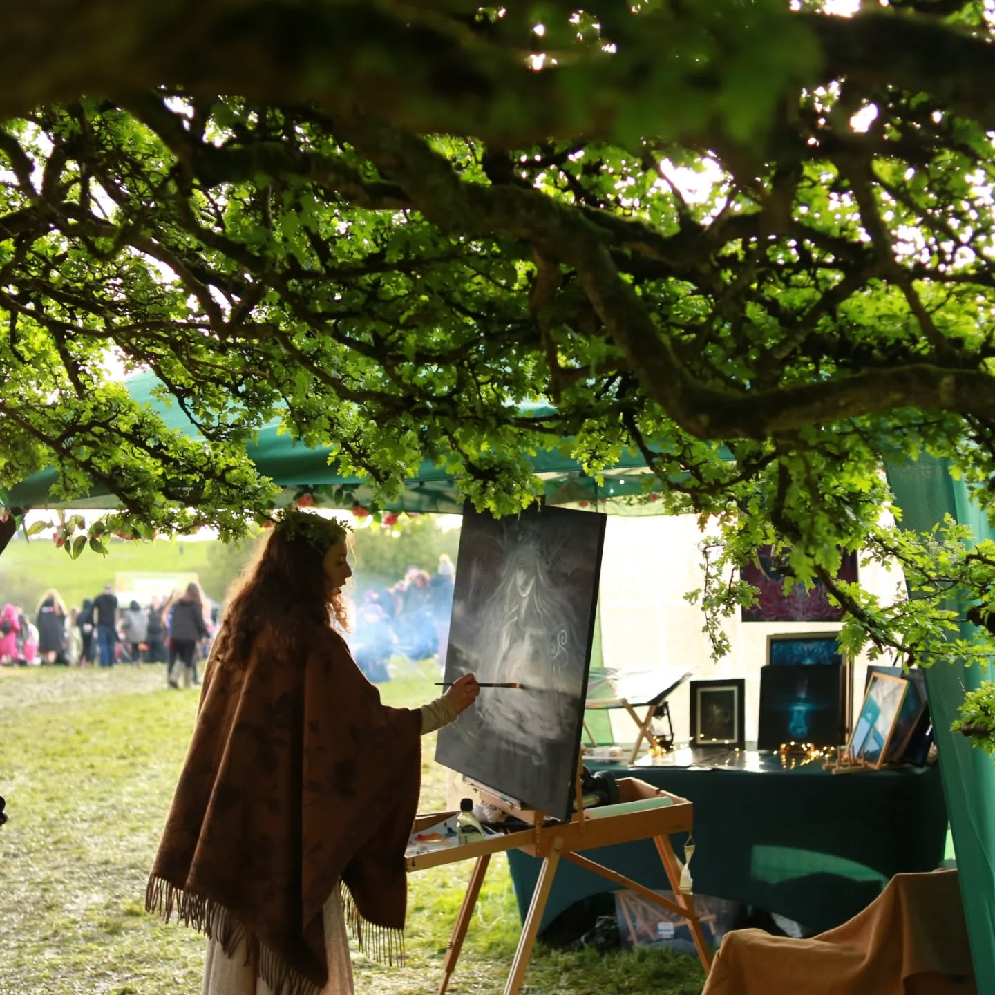 Tá an samhradh ag teacht - The summer is coming! ☀️🌿🌳🌸 And I can not wait to get out there again to all of the festivals and gatherings after a long old hermiting winter.
I look forward to capturing the energy of spaces and events through some live art, building some magical installations for festivals, bringing some incredible inspiring artists together with @visioneire.ie
I look forward to getting to see and hang out more with some of my favourite people! Those longer days spent outdoors and nights spent under stars by fires until the wee hours of the morning.🔥🌌
I absolutely love the social aspect of meeting new people, too. I love when people approach me to talk about my art at events, when people share with me how my art has spoken to them or when people stop to ask me questions about what I do. Art is my deepest passion, so any opportunity to talk about it is a bonus.
I love to see other artists out there doing their thing. I love to get inspired and ask them all the questions too.
Hope to see some of you floating around this summer! Let me know what gathering/festivals you are thinking of going to ☀️
#samhradh #summer #Ireland #irishsummer #summerinireland #liveart #festivals #irishfestivals #artist #irishartist #visionaryart #visionaryartist #mythologicalart #myth #celticart