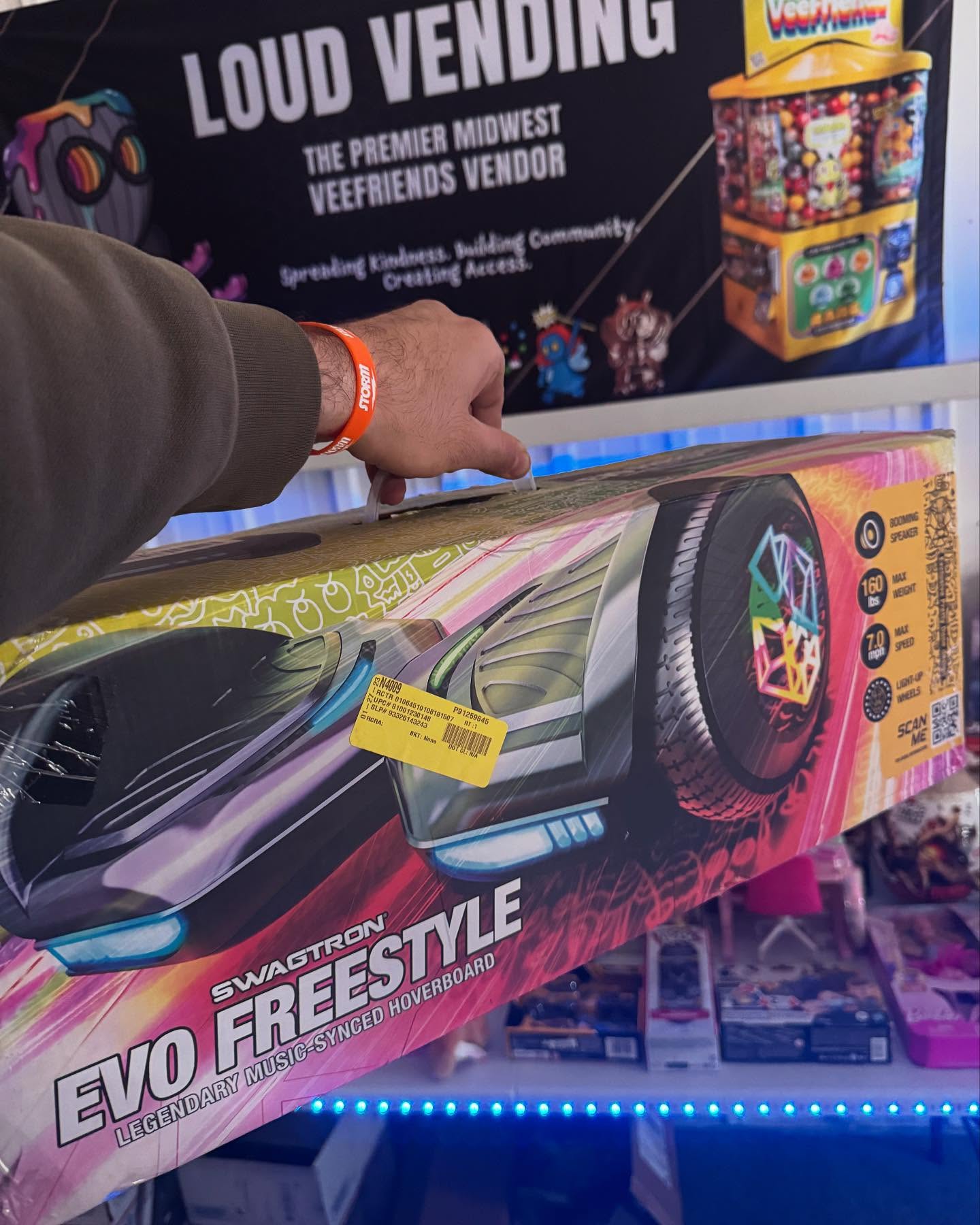 WHO WANTS A FREE HOVERBOARD!?!?!
Introducing a new addition to the GOLD STAR chase.. now instead of exchanging 1 gold star for 1 prize, you can upgrade and trade in 2 gold stars for one of these BRAND NEW HOVERBOARDS! How cool is that?
Only 6 in stock!!
#LOUDVending #VFMinis #Veefriends