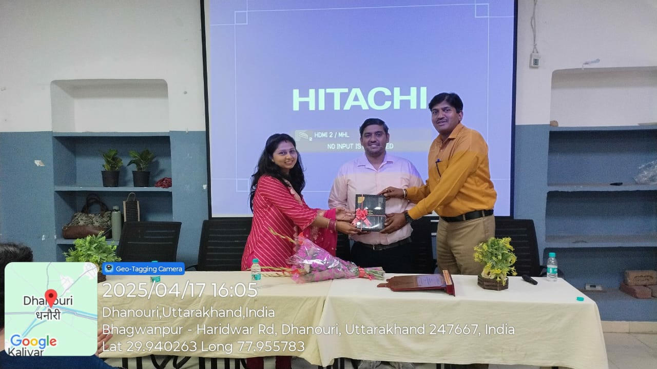 धनौरी पी.जी. कॉलेज में रिसर्च एंड इनोवेशन समिति के तत्वावधान में संगोष्ठी का आयोजन हुआ।
हरिद्वार जनपद स्थित धनौरी पी.जी. कॉलेज, धनौरी में दिनांक 17 अप्रैल, 2025 को रिसर्च एंड इनोवेशन समिति द्वारा "Innovation of Advanced Material for Scientific Intervention" विषय पर एक विशेष व्याख्यान का आयोजन किया गया। इस अवसर पर मुख्य वक्ता के रूप में डॉ. श्रीनिवास राव नायक बी, प्रमुख वैज्ञानिक एवं एसोसिएट प्रोफेसर, रसायन विज्ञान विभाग, सीएसआईआर-सीबीआरआई, आईआईटी, रुड़की उपस्थित रहे। कार्यक्रम की अध्यक्षता महाविद्यालय के प्राचार्य प्रो. डॉ. विजय कुमार ने की, जबकि समन्वय रिसर्च एंड इनोवेशन समिति की प्रभारी डॉ. निधि शर्मा एवं समिति के अन्य सदस्यों डॉ. प्रियंका त्यागी, डॉ. गौरव कुमार मिश्र, डॉ. कल्पना भट्ट के सहयोग से संगोष्ठी का आयोजन किया गया। मुख्य वक्ता डॉ. श्रीनिवास राव नायक बी ने अपने व्याख्यान में नैनो सिलिका पार्टिकल्स की उपयोगिता पर प्रकाश डालते हुए बताया कि ये एडवांस्ड मटेरियल्स पर्यावरण, चिकित्सा, ऊर्जा और निर्माण जैसे विविध क्षेत्रों में वैज्ञानिक हस्तक्षेप के माध्यम से नई संभावनाओं के द्वार खोलते हैं। उन्होंने छात्रों को अनुसंधान एवं नवाचार की दिशा में कार्य करने के लिए प्रेरित किया। प्राचार्य प्रो. (डॉ.) विजय कुमार ने कहा कि इस प्रकार के कार्यक्रम छात्रों को समसामयिक वैज्ञानिक प्रवृत्तियों से जोड़ने तथा शोध के प्रति रुचि जागृत करने में सहायक होते हैं। कार्यक्रम के अंत में डॉ. निधि शर्मा ने मुख्य वक्ता का धन्यवाद ज्ञापन करते हुए उनके व्याख्यान को प्रेरणादायक बताया और कार्यक्रम के सफल आयोजन के लिए प्राचार्य महोदय, समिति के सदस्यों और अन्य सहायक आचार्यगण के प्रति आभार प्रकट किया। कार्यक्रम में मंच का संचालन रिसर्च एंड इनोवेशन समिति के सदस्य डॉ.गौरव कुमार मिश्र के द्वारा किया गया। इस अवसर पर महाविद्यालय के विभिन्न विभागों के सहायक आचार्यगण, प्रयोगशाला सहायककर्मी एवं छात्र-छात्राएं बड़ी संख्या में उपस्थित रहे।