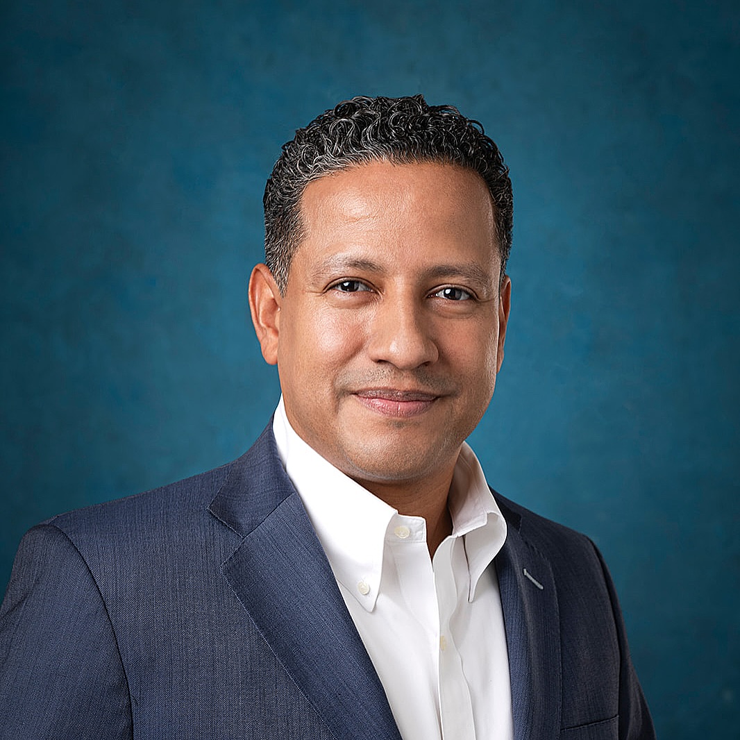 Retrato corporativo PLUS.
Para gerentes o directivos que saben que su marca personal es parte de sus activos empresariales.
-
-
-
-
#retratocorporativo #portrait #executive #linkedin #magazine #marcapersonal