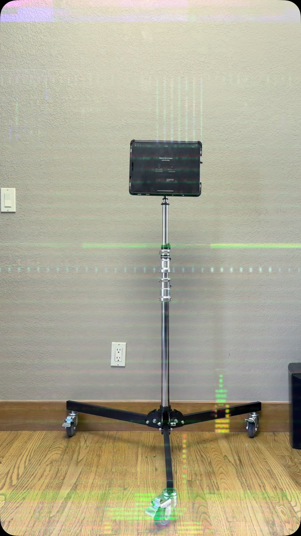 LS DIGI makes an awesome plate for your iPad! The brackets don’t interfere with the Mothca Matte screen protector, so no worries of harm. What do you like about your cheeseplate setup?
.
#ipad #digitech #production #gear #lovewhatyoudo #tethertools #betterwhenyoutether #joncahillphoto #ipadprocreate