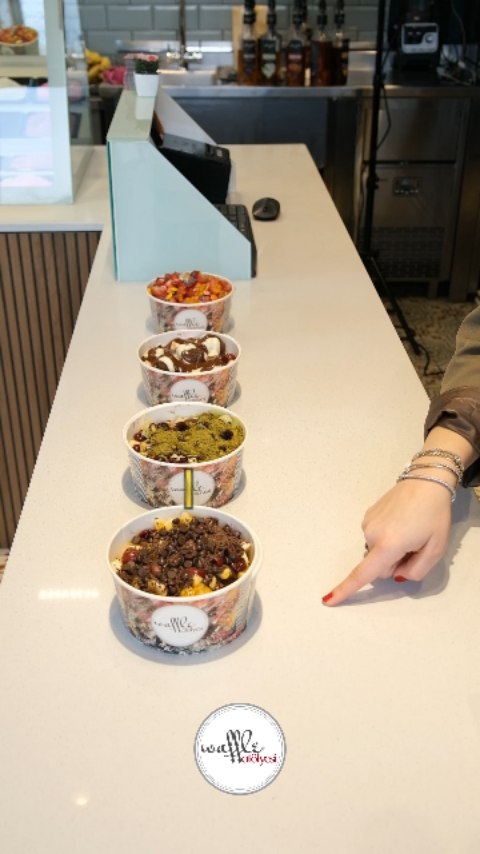 Her dokunuş bir lezzet!
Waffle’lar tek tek geliyor, iştahlar kabarıyor! 😋✨
Hangisini seçerdin?
📍 Arap Hasan Mah. Gazeteci Hasan Tahsin Cad. Karabağlar / İzmir
📞 0 232 250 5 000
Sipariş için 👉 Trendyol | Getir | Migros | Yemeksepeti
#WaffleAtölyesi #KidsWaffle #TatlıKaçamak #İzmirLezzetleri #MutlulukBurada