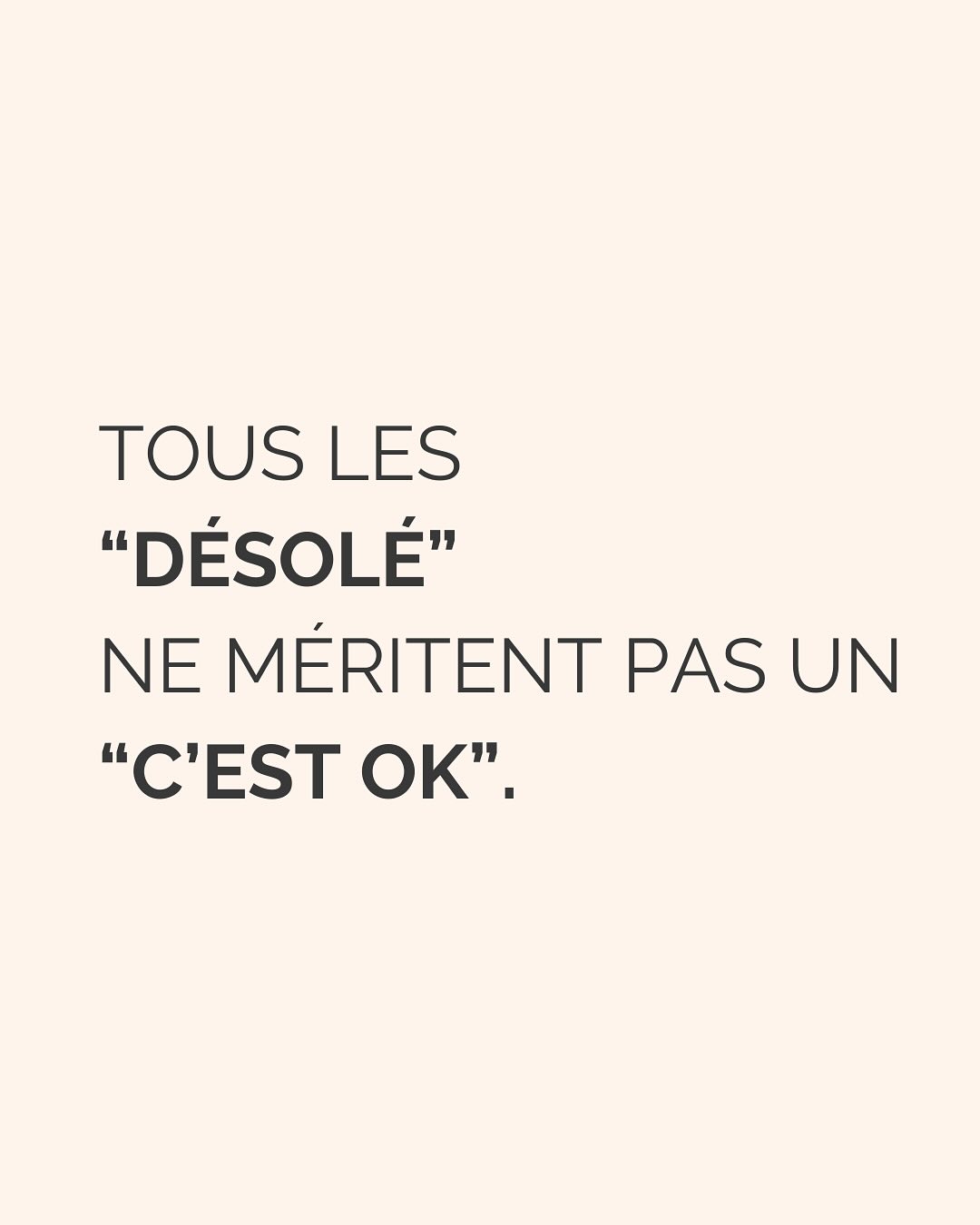 On excuse par peur, on pardonne par amour.
Je m’explique.
Excuser est une manière de mettre un bon gros voile opaque sur des comportements qui nous font du mal, mais dont on a appris à s’accommoder parce que pour notre cerveau, être mal traité.s c’est déjà mieux que d’être seuls et ignorés.
C’est la raison pour laquelle excuser alimente notre anxiété. Parce que notre besoin d’attachement sécure n’est pas comblé, mais que nous pouvons en donner l’illusion à notre cerveau quand nous essayons de maintenir le lien à l’autre (à travers la compréhension, l’empathie, l’écoute ET l’excuse). En somme, même si l’autre nous fait subir le pire, on a besoin de maintenir le lien à lui. L’excuser en est un.
Autrement dit, excuser est le résultat d’une réaction émotionnelle à un trauma.
Encore dit autrement, vous excusez pour vous protéger. C’est un mécanisme de défense normal donc pas la peine de vous mettre la rate au court-bouillon…
Pardonner, en revanche, c’est apaiser son coeur. C’est faire la paix avec ce qu’on a vécu.
C’est se délester de la colère légitime qu’on ressent après avoir été blessés.
C’est p**ain de difficile, mais jamais impossible. Et ça se traite hyper bien en thérapie ;)
Excuser vous maintient dans la relation toxique, pardonner vous en libère.
Parce qu’on excuse pour l’autre, et on pardonne pour soi.
————————————————————————
Je suis Emilie, thérapeute & coach diplômée spécialisée dans la dépendance affective.
J’aide les femmes qui souffrent de schémas toxiques répétitifs à aimer sereinement et librement, sans plus jamais s’oublier.
Tu cherches du contenu gratuit pour t’aider ? Rdv sur mon lien en bio pour y accéder.
Attention, il ne reste que quelques jours avant que le premier entretien avec moi devienne payant. Prends rdv maintenant (lien en bio).
#dependanceaffective #manipulation#relationtoxique#addiction#dependance#peurs#blessuredabandon#rupture#couple#hypersensibilité #emotions #gestionemotions #hypersensibles #abandon #perversnarcissique #depression #blessuredelame #selflove #amourdesoi #tinder#date#rencontre #angoisse#solitude #lovecoach #pn #devperso #amourdesoi