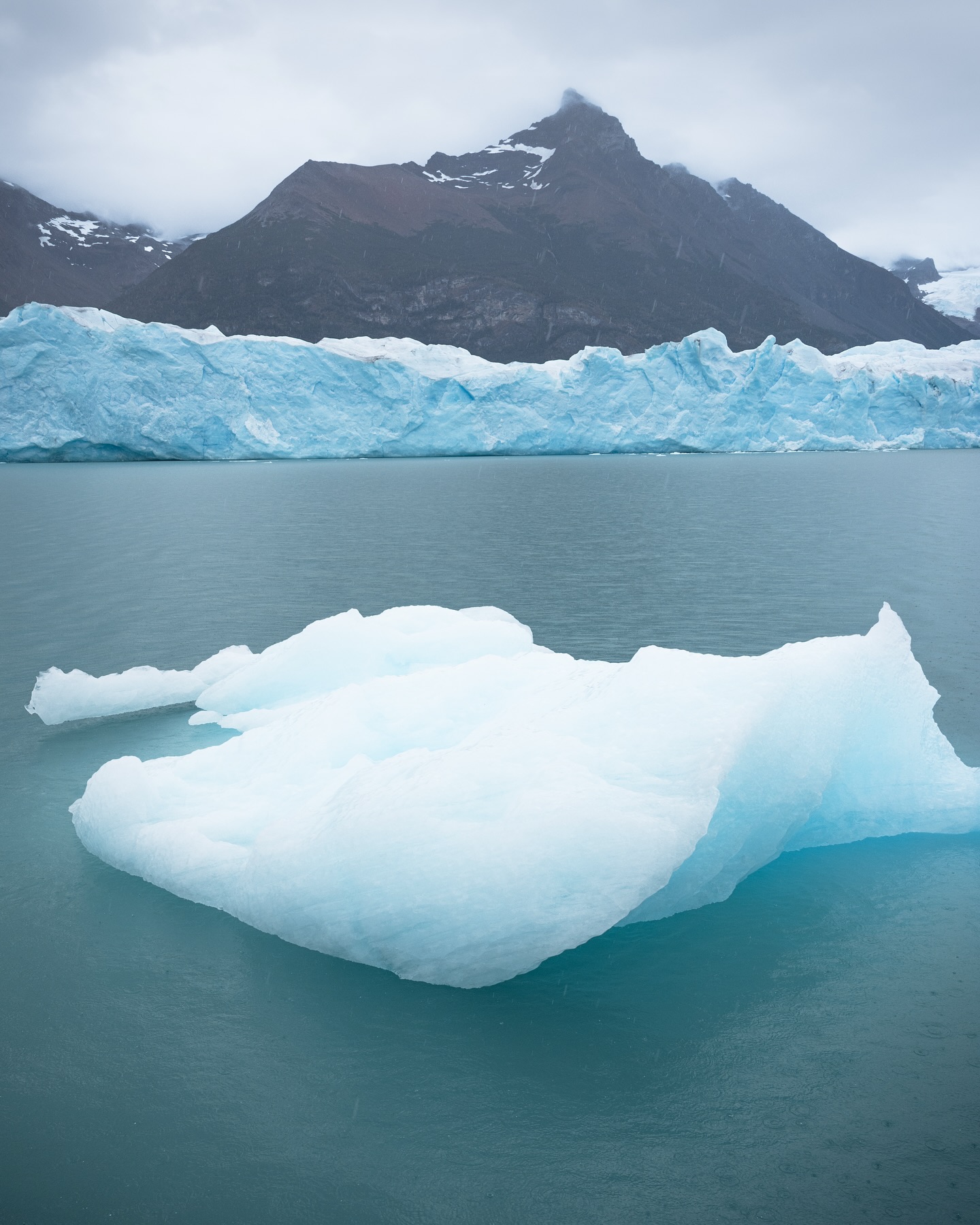While I had seen photos of the Perito Moreno glacier, nothing had prepared me for the true immensity and vastness of this glacier! It is HUMONGOUS, seriously, photos don’t do it justice.
But the most surprising thing was realizing how ALIVE it is. It is constantly changing. You can hear it crack and rumble like thunder as the ice moves and pushes and creates new cracks. A true spectacle! 🧊
#peritomoreno #glacier #patagonia #argentina #southamerica #travel #backpacking #photography #adventure