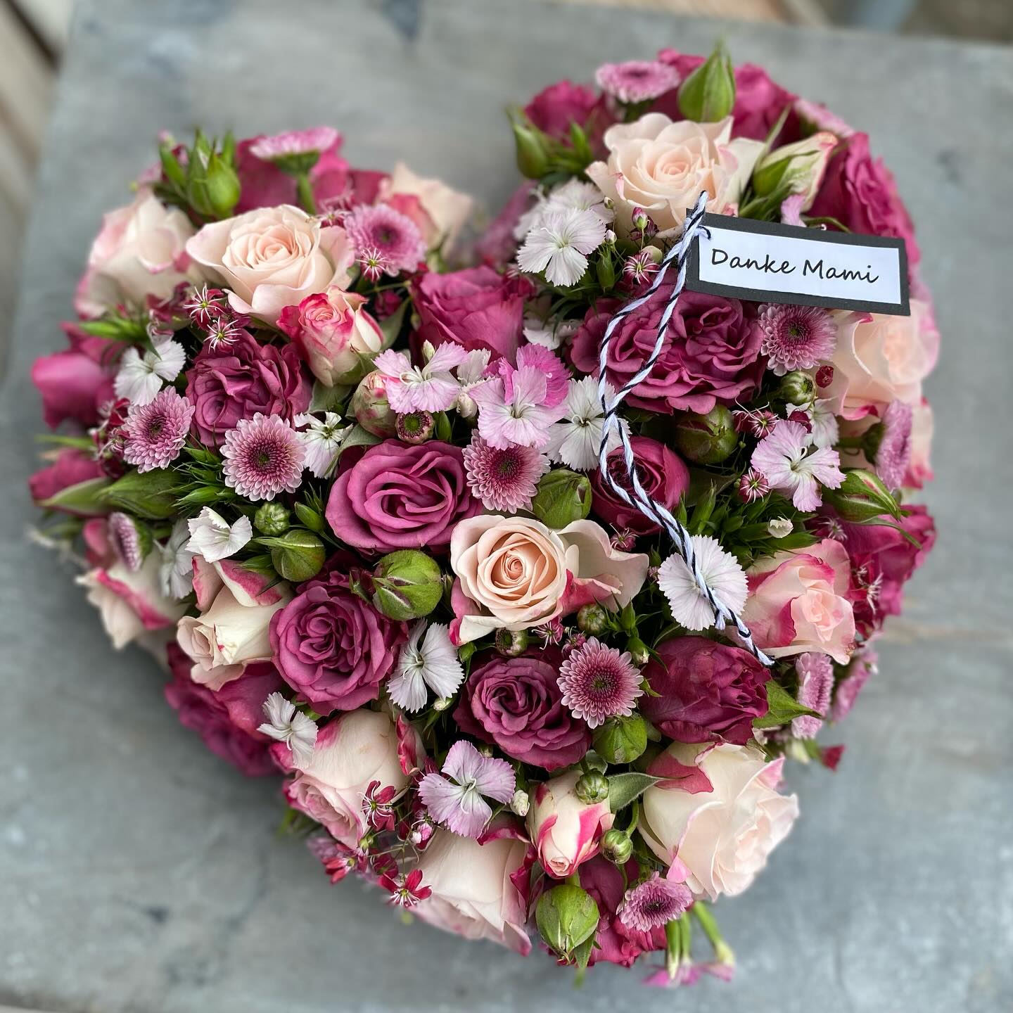 Am 11. Mai ist Muttertag💜
#muttertag#blumenstrauss#blumenherz#danke
#dankemami#muttertagsblumen#dankefüralles