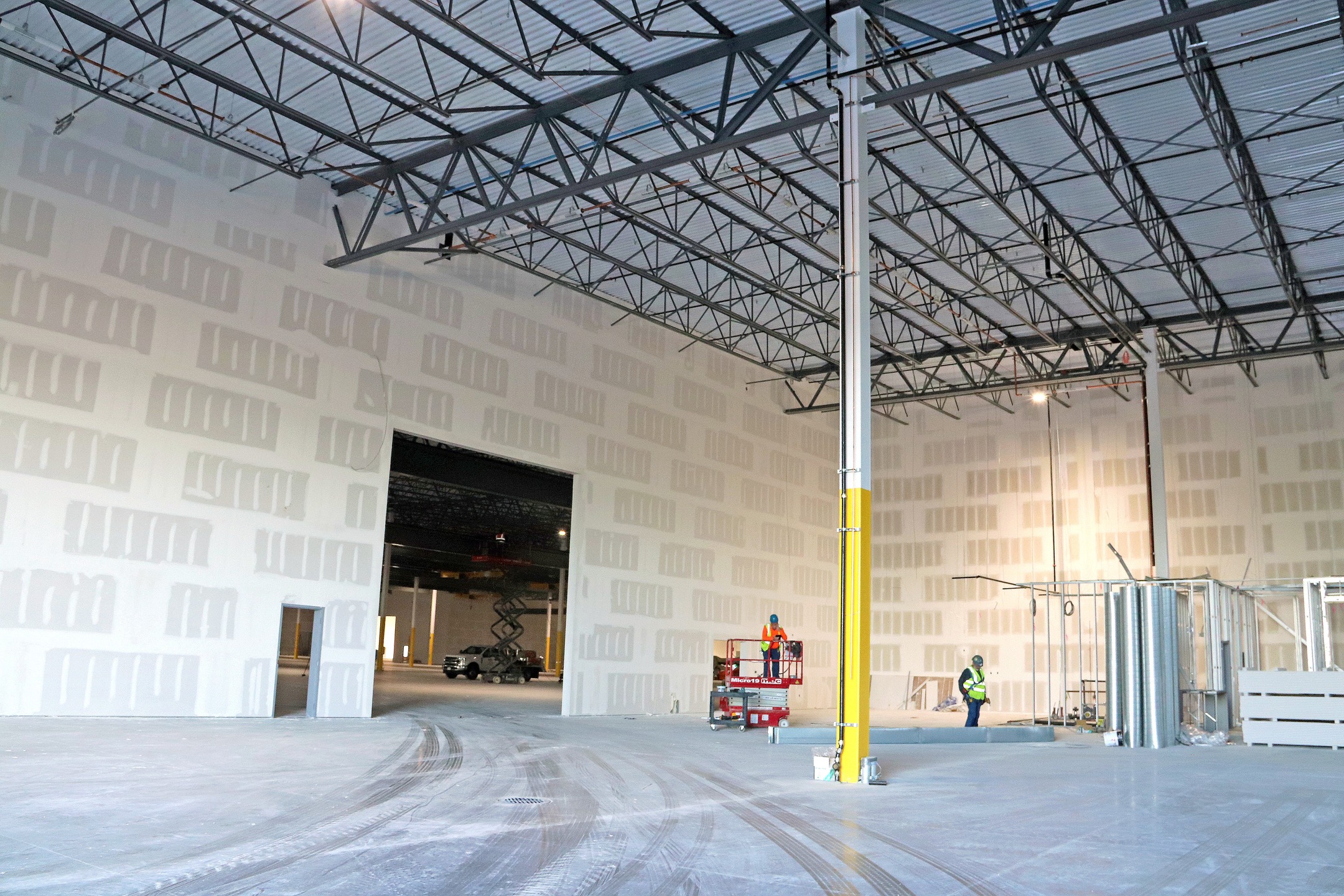 #TBT to the beginning stages of one of our projects in Massachusetts!
This large warehouse and office space included metal framing, drywall, and insulation. Whether it be large-scale walls for a manufacturing space or a small fit-up for commercial builds, our team is fully equipped to deliver quality services to all of our customers.
Head to our projects page to see more of our work.