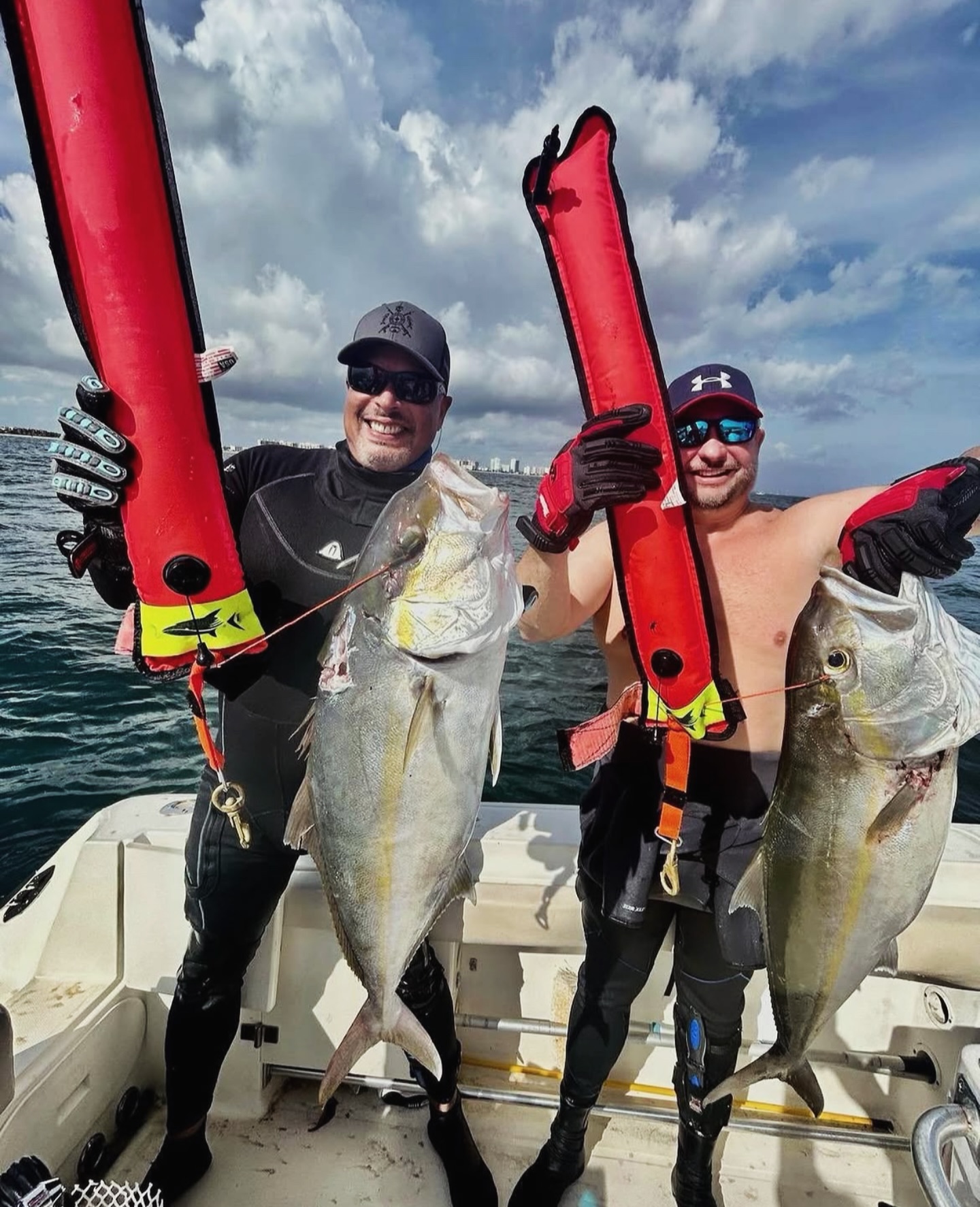 float 👏🏼 your 👏🏼 fish 👏🏼!!!!!
use code SPLASH for 20% off your Toothless order and stock up your crew before summer time! ☀️🐟🐠