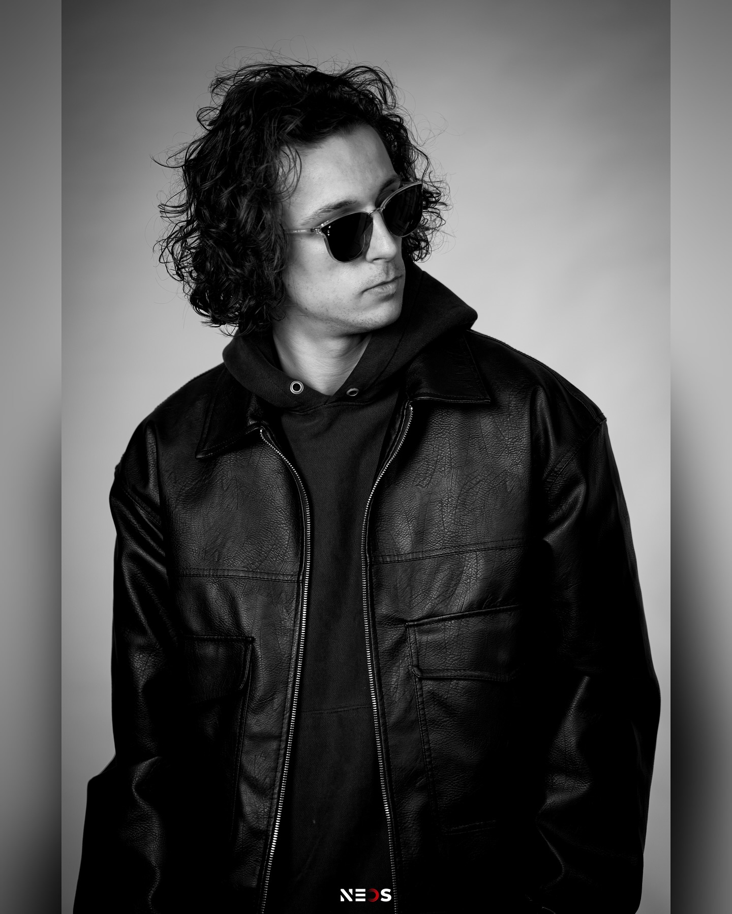 NEOS x KYU 📸
Nous avons eu le plaisir de collaborer avec le danseur et DJ @kyu_rpm pour une session photo.
Direction artistique et retouche : @neos_production
Modèle : @kyu_rpm
#shooting #shooting #photo #photographer #dance #dancer