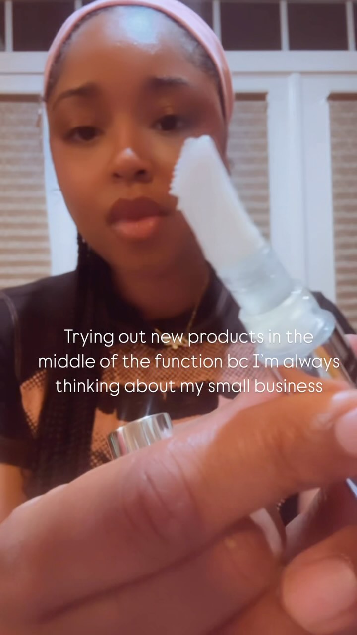 Would you try this applicator ? 👀
__
I really can’t turn my Juicy brain off. And when choosing between running a business and having a life, I choose both! 💕
What do we think about these new applicators for our juicy luxe tubes? The tips look a little weird but they’re super soft and help promote circulation in your lips for a natural plum. I’m in love with it !!
