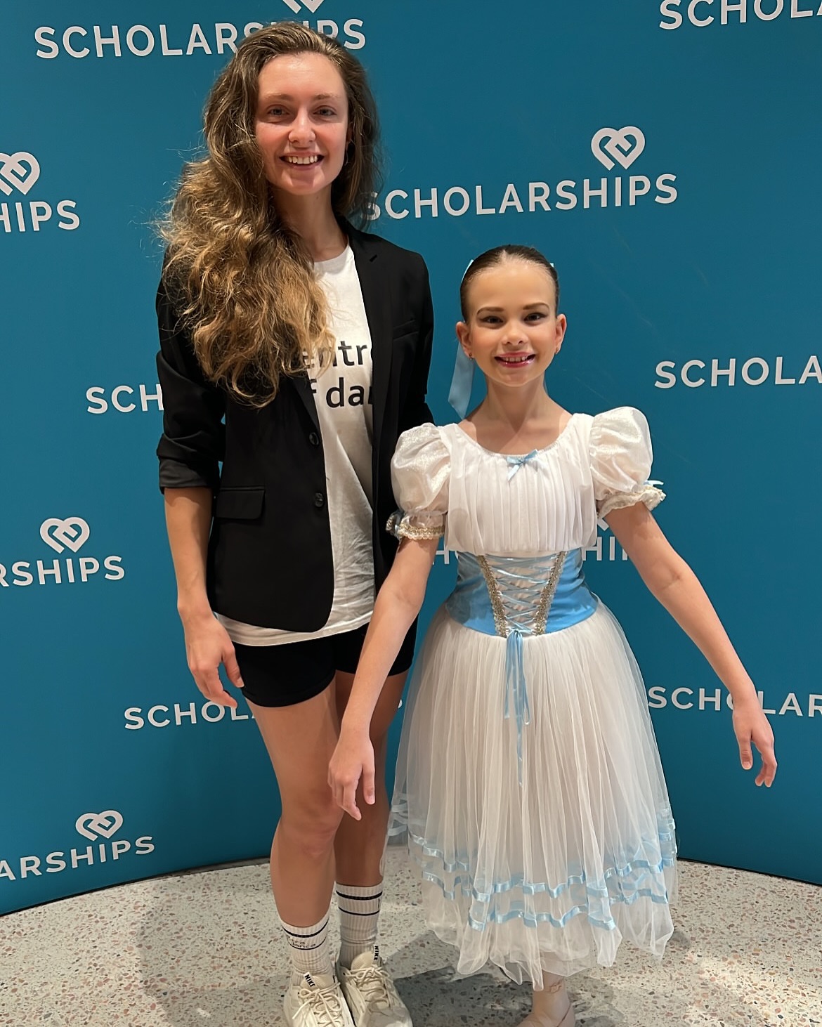 Congratulations to Sofia on her incredible performance at the CD Scholarships!
With so many talented dancers taking part, it was one of the biggest and most exciting competitions in Australia.
Despite the nerves, Sofia shone on stage and danced beautifully — we couldn’t be prouder!
We are truly inspired by the dedication, strength, and passion our students bring to every performance.
Well done, Sofia — this is just the beginning!
@cdscholarships @thomasdixoncentre #kidsballet #australiacompetition #brisbane #brisbaneballet #brisbanecompetition #balletcompetition #ballet #dance #youngdancers #balletkids #balletclass #dancebrisbane #ballettraining #balletbulimba #bulimba #bulimbaballet #balletschool #balletstudiobulimba #kidsballetbulimba