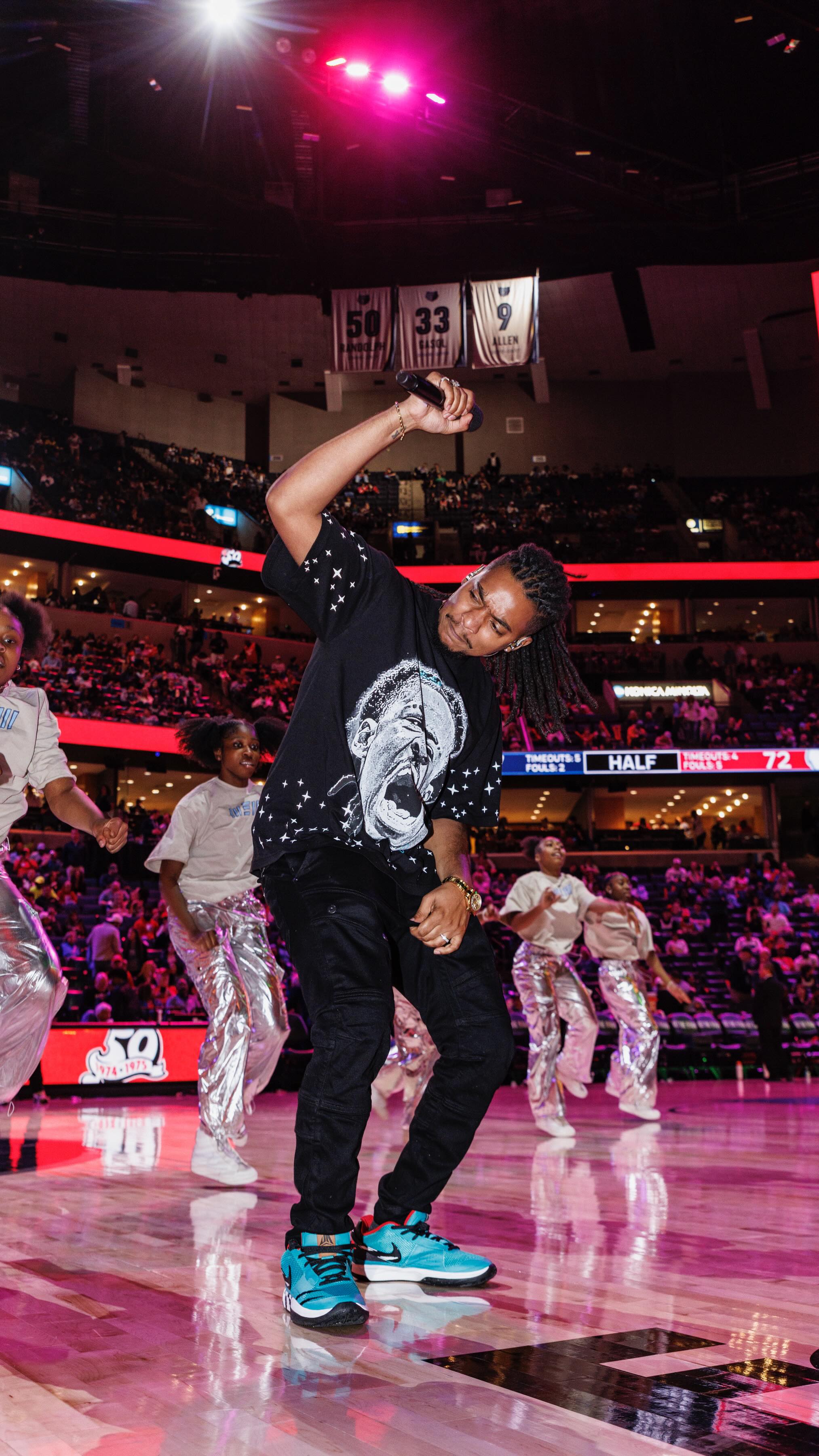Man what a moment! Just rocked the @memgrizz game w/two #Memphis legends @kinfolk_kiashine x @alkaponememphis
Oh… I’m just getting started too. I always got more in store 😤
#standingongrizzness