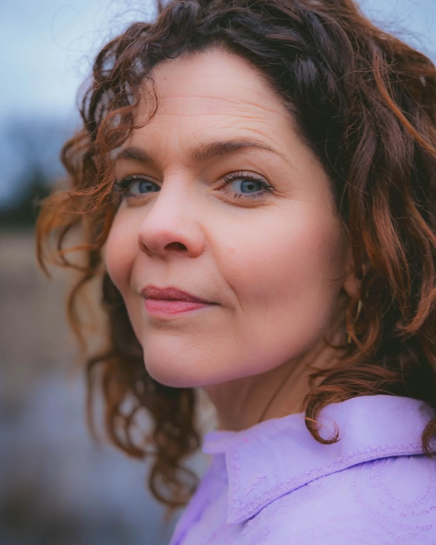 Geen geploeter meer.
Je bent niet gemaakt om op halve kracht te draaien.
Van vage klachten naar heldere en gezonde keuzes. Tijd om het roer om te gooien??
Zit je al maanden (of jaren?) te worstelen met vage klachten, moodswings, cravings, gewichtsschommelingen, een opgeblazen gevoel of vermoeidheid waar geen koffie tegenop kan boksen?
Hormonen bepalen meer dan alleen je cyclus of overgang.
Ze regelen je energieniveau, stemming, eetlust, slaap, spijsvertering, libido en hoe je lijf omgaat met stress.
Dus als je elke dag opstaat alsof je door een vrachtwagen bent overreden… guess what? Grote kans dat je hormonen uit balans zijn.
Bij Brainstof pak ik het anders aan.
Geen quick fix. Geen rigide schema’s.
Wél blijvende verandering, en een plan afgestemd op jou.
In het 6-maanden Brainstof-traject duiken we diep.
We starten met een uitgebreide leefstijl-, voedings- en hormoonckeck, zodat jij eindelijk begrijpt waarom je klachten hebt en waar ze vandaan komen.
We gaan samen aan de slag met jouw ‘Eigen Transformatieplan’, waarin we stap voor stap toewerken naar balans en gedragsverandering.
Denk aan praktische coaching, een Supermarkt Safari (yep, boodschappen doen wordt leuk), slimme tools voor thuis en inzichten waar je de rest van je leven iets aan hebt.
Geen symptoombestrijding, maar echte verandering.
Op maat. Op jouw tempo. Op jouw leven.
Klaar om weer de energie, focus en rust te voelen die je zo mist?
Let’s go. Tijd voor Brainstof.
Ik help je naar de kern.
Zodat je je weer jezelf voelt.
Helder denkt.
Energiek opstaat.
En eindelijk weer in de spiegel kijkt met een yes! in plaats van een pfff...
Tijd om weer baas te worden over je eigen lijf.
#leefstijl #hormonen #voeding #gezondheid #welzijn #gezondevoeding #ontspanning
#gezondeleefstijl #meerenergie #marketingtrucs #voedingalsmedicijn #gezondekeuzes #claims #supermarktsafari #hormoneninbalans #Etikettenlezen #boodschappencoach
#brainstof #mindset #beweging #stressreductie #motivatie #inspiratie #leefstijlvriendin
#leefstijlvoedingenhormoonanalyse