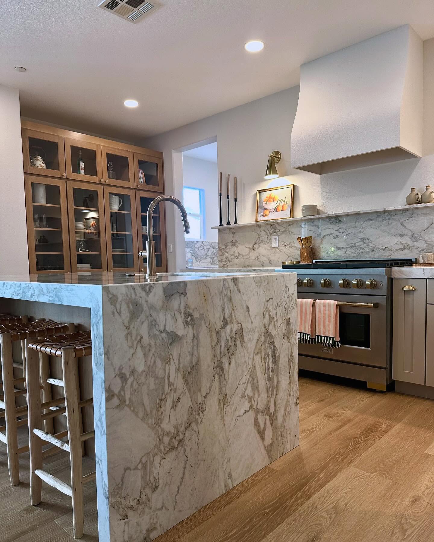 Quick glimpse to a beautiful kitchen newly wrapped. We are in love with kitchens. 🧑🍳
