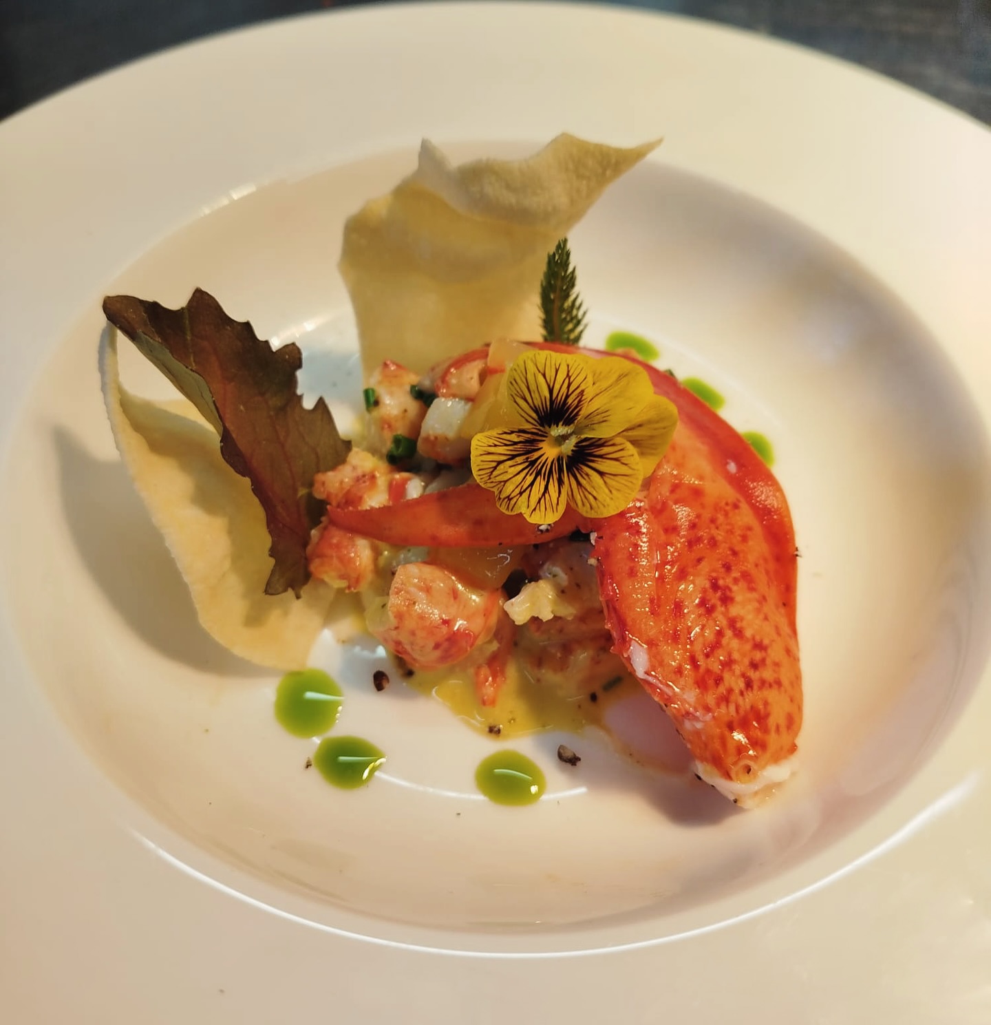 100 % Foodporn auf dem Teller! 😋🦞 Marinierter Hummer, Kokos-Leche de tigre und ein Kick aus Mango-Chili – einfach der Hammer!
Unser 5-Gänge-Hummer-Menü gibt’s noch bis Ende August jeden Freitag und Samstag nach vorheriger Anmeldung, mit und ohne Übernachtung. ⭐️
#foodporn #gourmetvibes #lobsterseason #feinschmecker #hummerundschlummern #wertheim #bestenheiderstuben